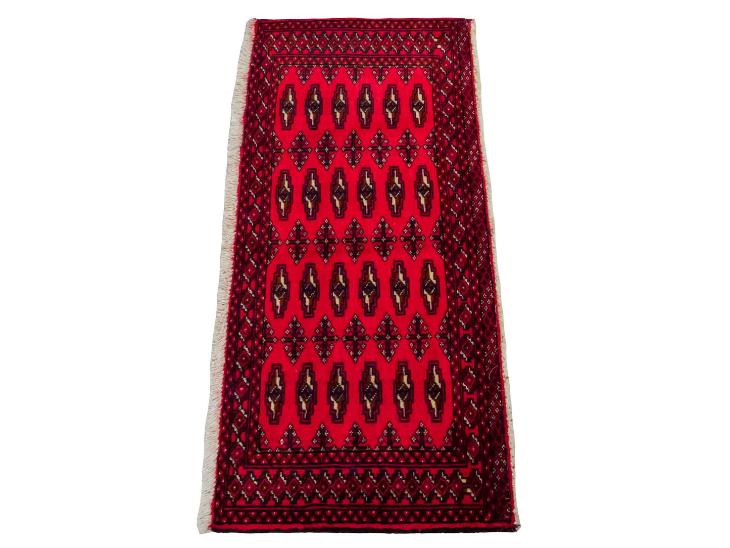 Handgeknüpfter Vintage Turkaman Nomadenteppich von Khademi aus Wolle, rot. Bukhara Allover-Design. Von Hand geknüpft in Iran. Größe: 107 cm x 51 cm. Teppichnummer: DB3-1027. Verkauf durch Jupiter Intl.