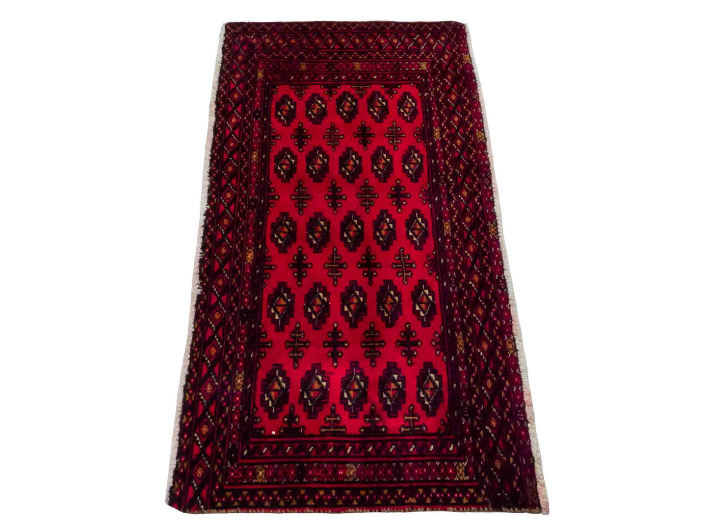 Handgeknüpfter Vintage Turkaman Nomadenteppich von Khademi aus Wolle, rot. Bukhara Allover-Design. Von Hand geknüpft in Iran. Größe: 110 cm x 50 cm. Teppichnummer: DB3-1012. Verkauf durch Jupiter Intl.