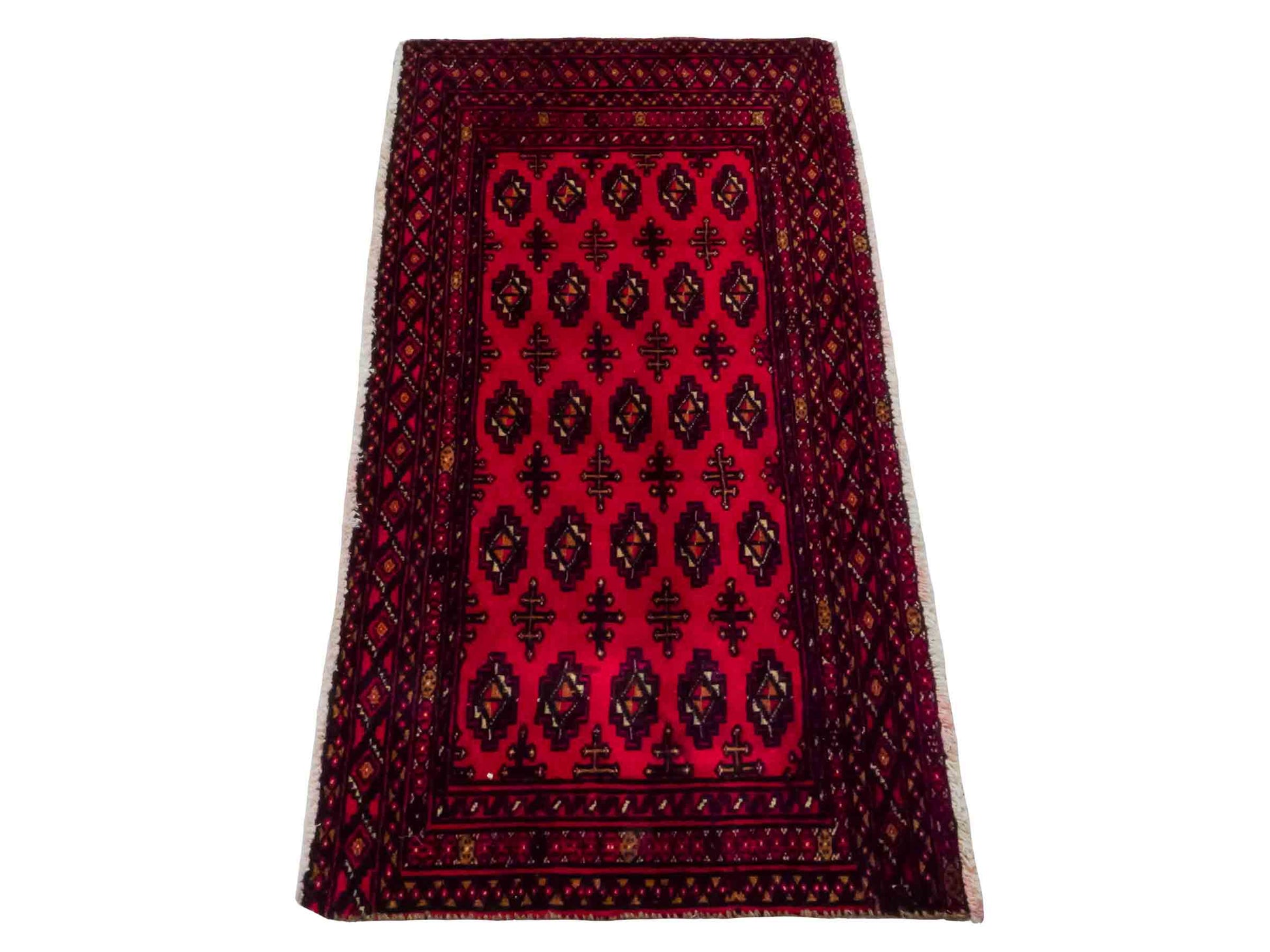 Handgeknüpfter Vintage Turkaman Nomadenteppich von Khademi aus Wolle, rot. Bukhara Allover-Design. Von Hand geknüpft in Iran. Größe: 110 cm x 50 cm. Teppichnummer: DB3-1012. Verkauf durch Jupiter Intl.