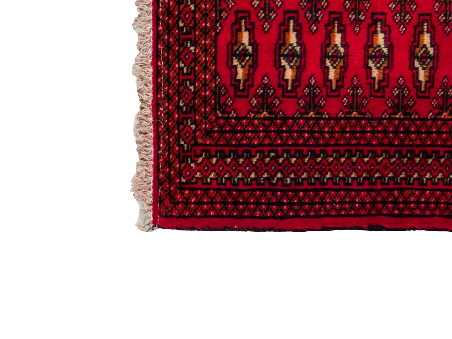 Handgeknüpfter Vintage Turkaman Nomadenteppich von Khademi aus Wolle, rot. Bukhara Allover-Design. Von Hand geknüpft in Iran. Größe: 125 cm x 62 cm. Teppichnummer: DB3-1010. Verkauf durch Jupiter Intl.