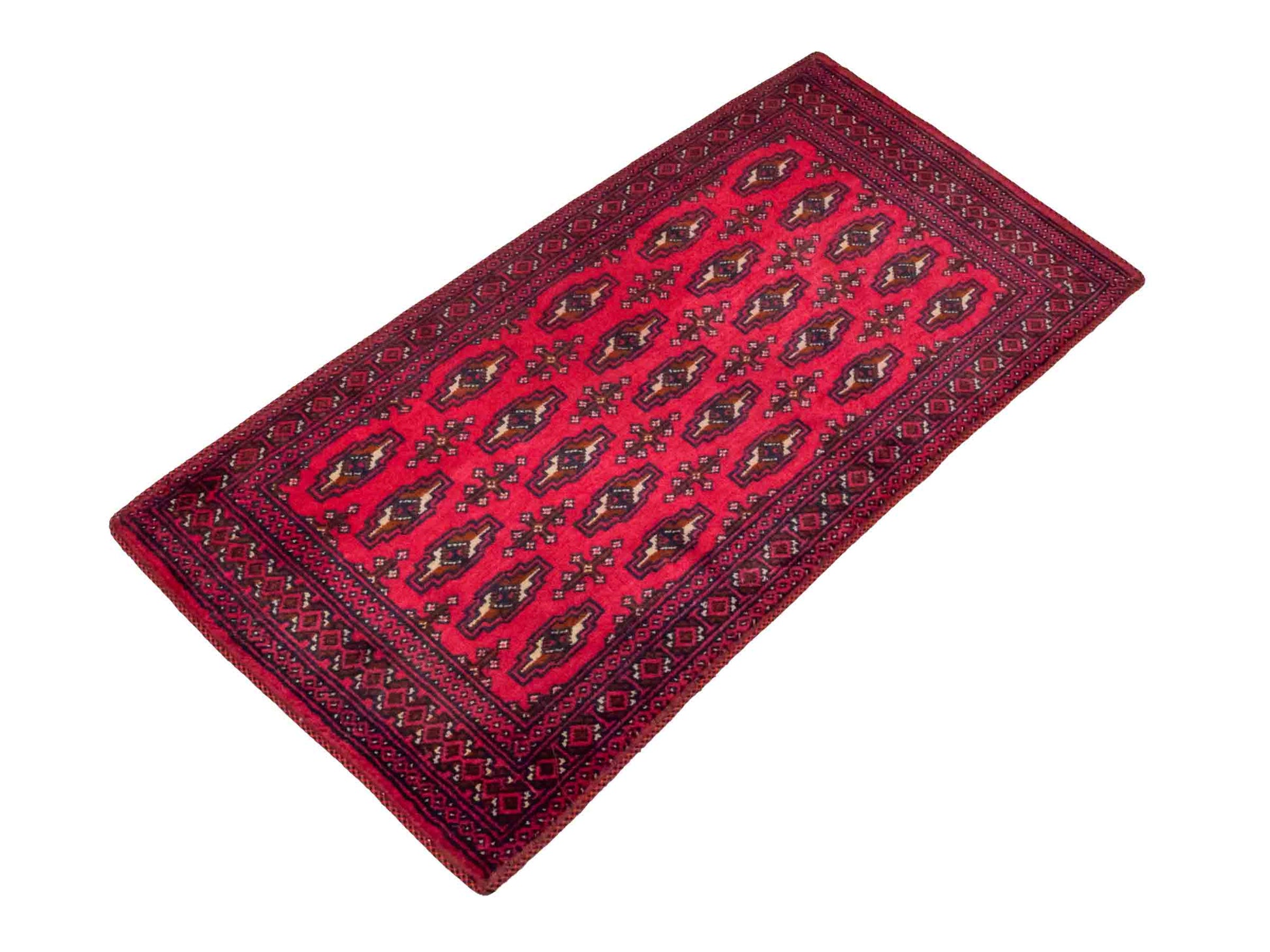 Handgeknüpfter Turkaman Nomadenteppich von Khademi aus Wolle, rot. Bukhara Allover-Design. Von Hand geknüpft in Iran. Größe: 130 cm x 60 cm. Teppichnummer: DB3-1011. Verkauf durch Jupiter Intl.