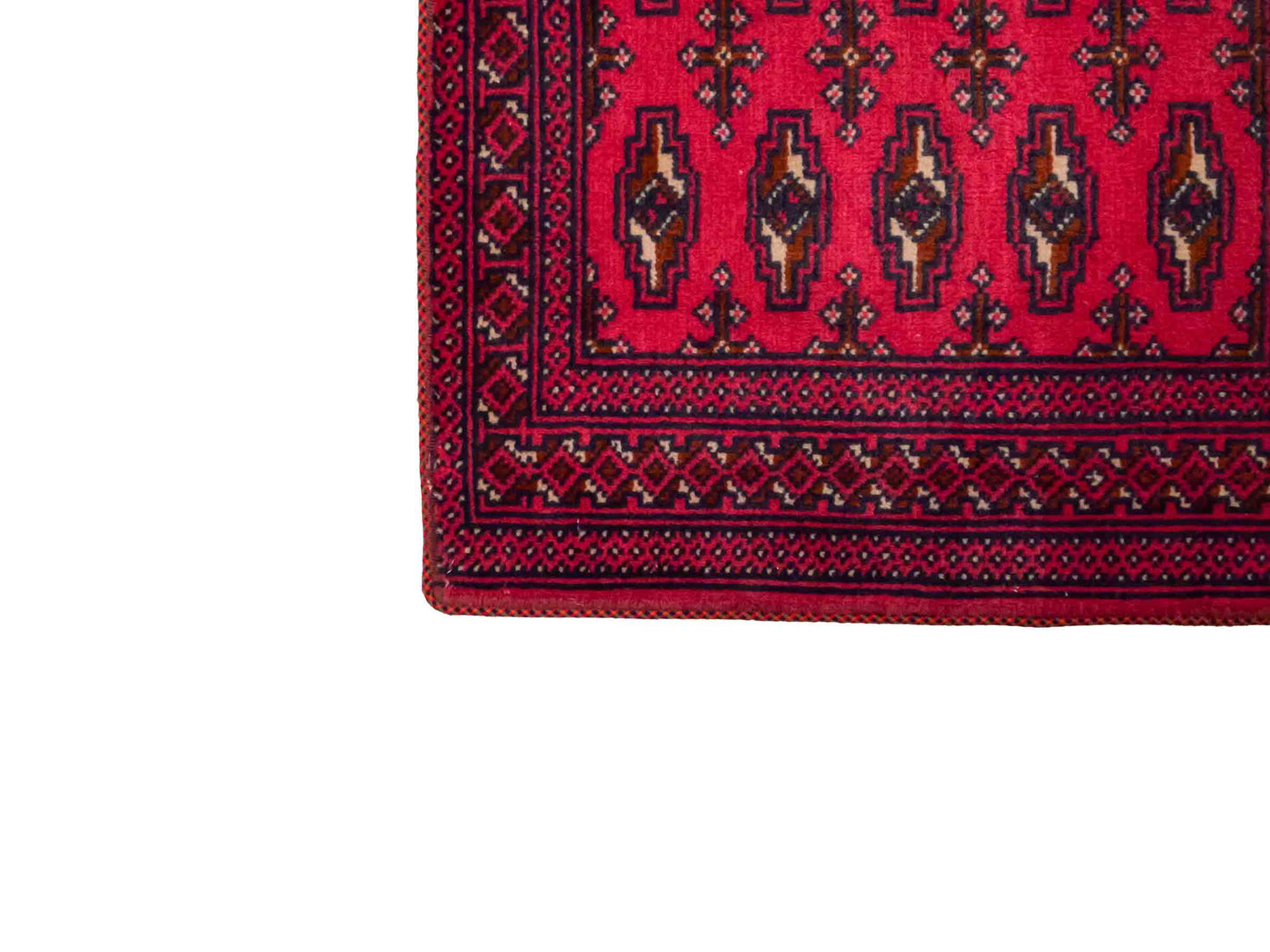 Handgeknüpfter Turkaman Nomadenteppich von Khademi aus Wolle, rot. Bukhara Allover-Design. Von Hand geknüpft in Iran. Größe: 130 cm x 60 cm. Teppichnummer: DB3-1011. Verkauf durch Jupiter Intl.