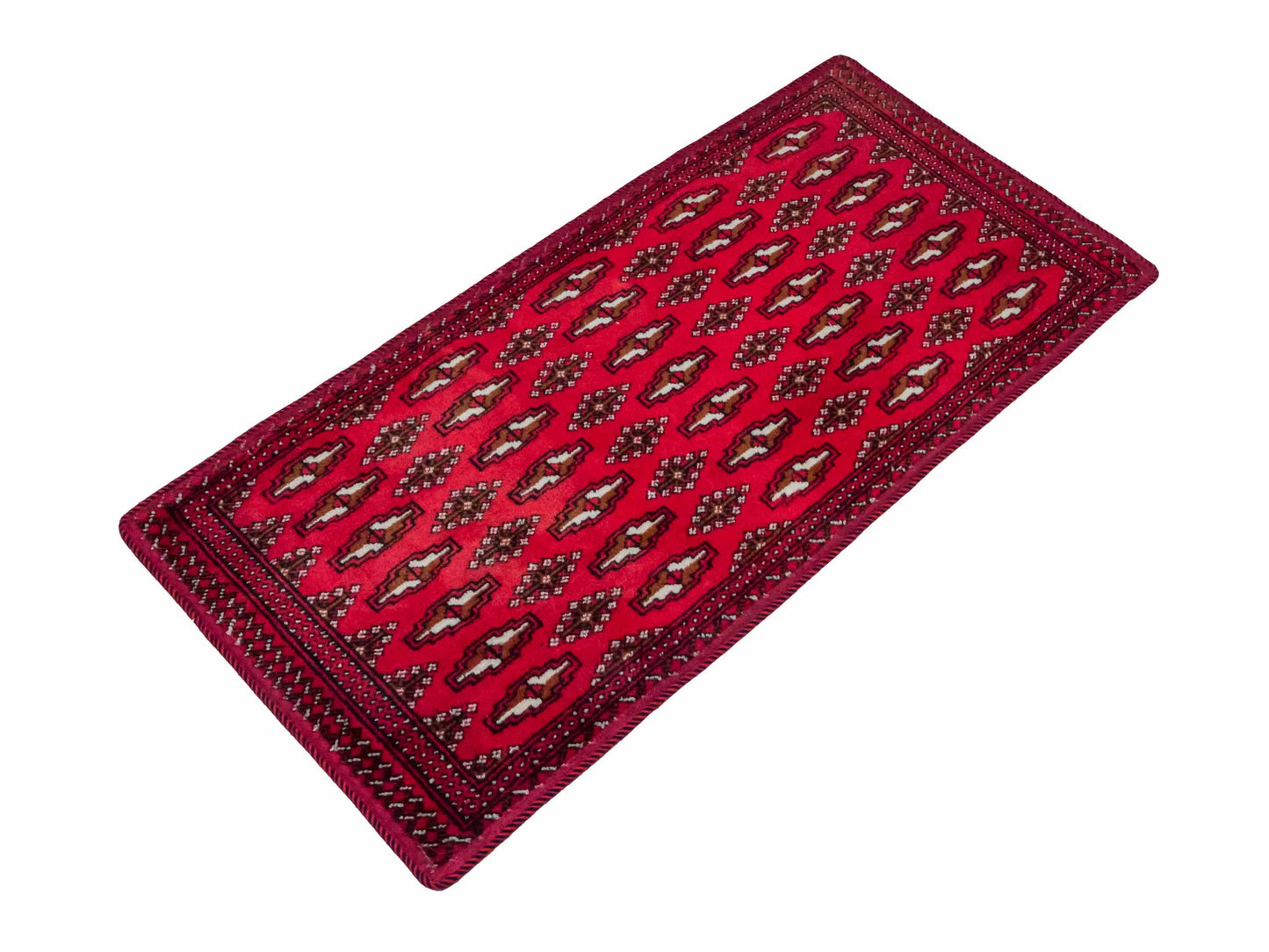 Handgeknüpfter Vintage Turkaman Nomadenteppich von Khademi aus Wolle, rot. Bukhara Allover-Design. Von Hand geknüpft in Iran. Größe: 120 cm x 55 cm. Teppichnummer: DB3-1031. Verkauf durch Jupiter Intl.