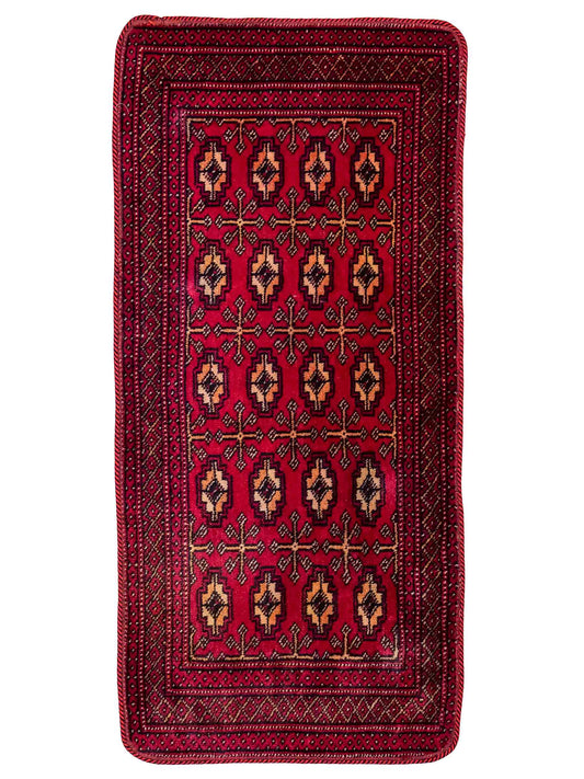 Handgeknüpfter Vintage Turkaman Nomadenteppich von Khademi aus Wolle, rot. Bukhara Allover-Design. Von Hand geknüpft in Iran. Größe: 125 cm x 57 cm. Teppichnummer: DB3-1023. Verkauf durch Jupiter Intl.
