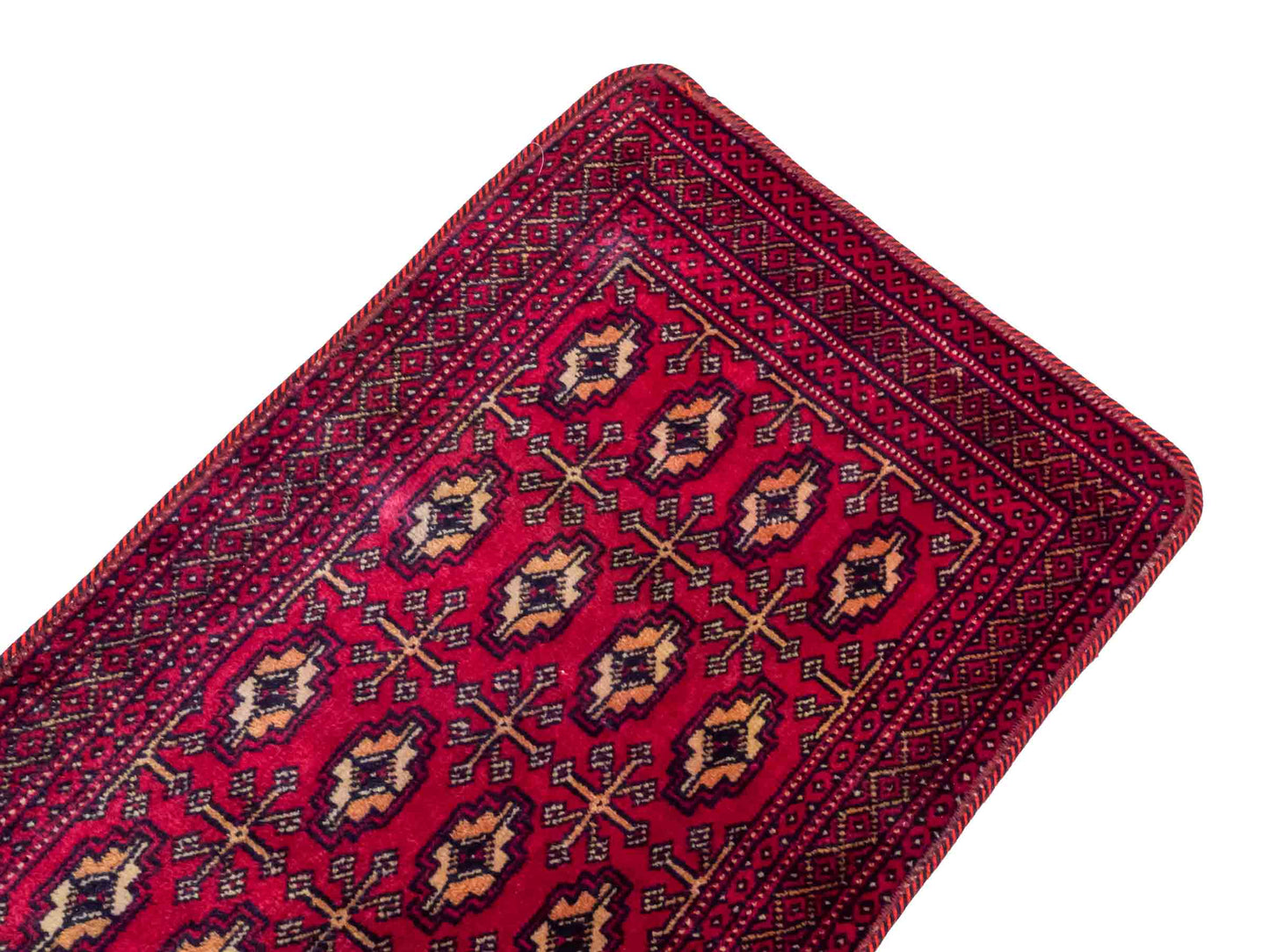 Handgeknüpfter Vintage Turkaman Nomadenteppich von Khademi aus Wolle, rot. Bukhara Allover-Design. Von Hand geknüpft in Iran. Größe: 125 cm x 57 cm. Teppichnummer: DB3-1023. Verkauf durch Jupiter Intl.