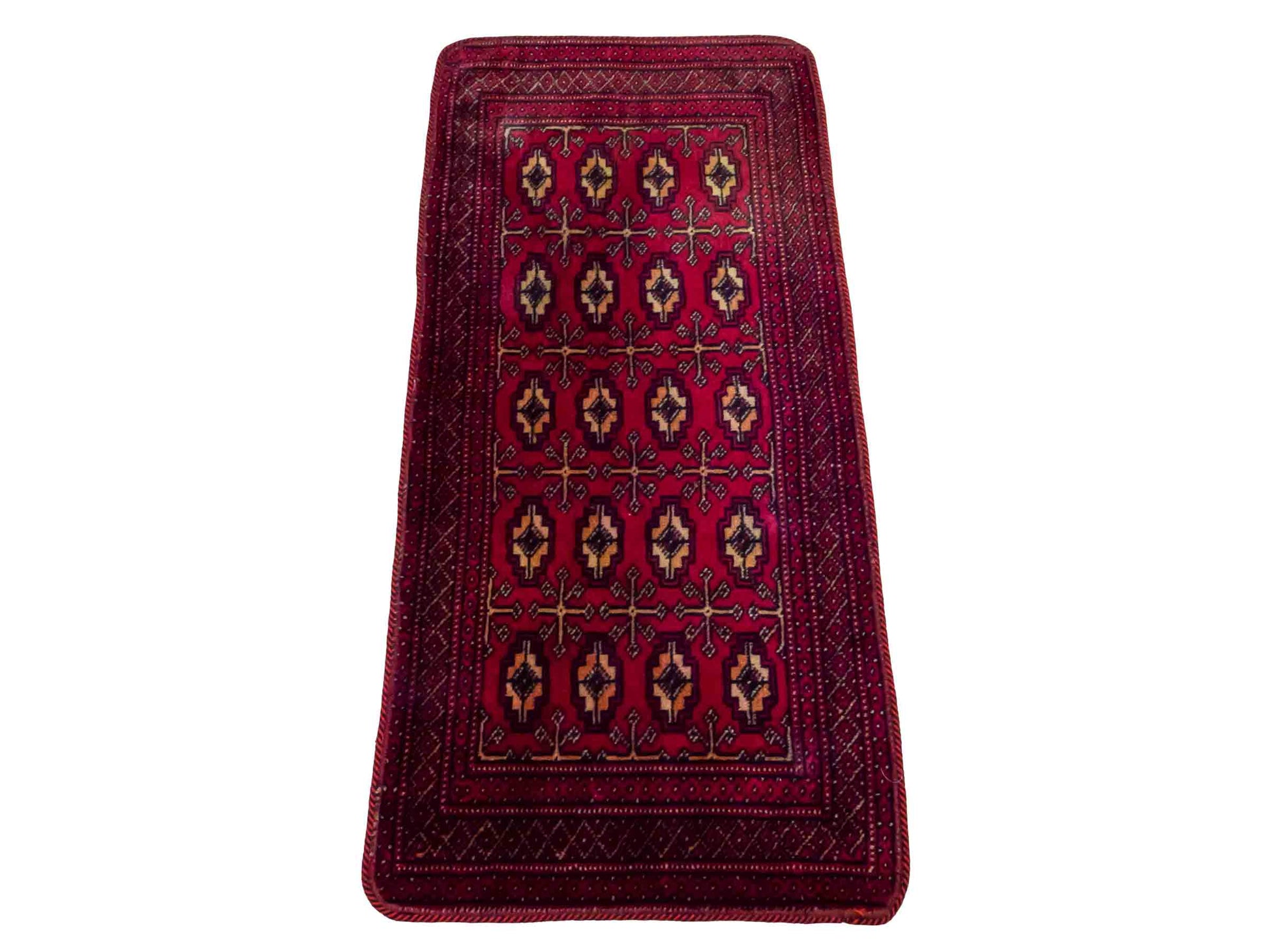 Handgeknüpfter Vintage Turkaman Nomadenteppich von Khademi aus Wolle, rot. Bukhara Allover-Design. Von Hand geknüpft in Iran. Größe: 125 cm x 57 cm. Teppichnummer: DB3-1023. Verkauf durch Jupiter Intl.