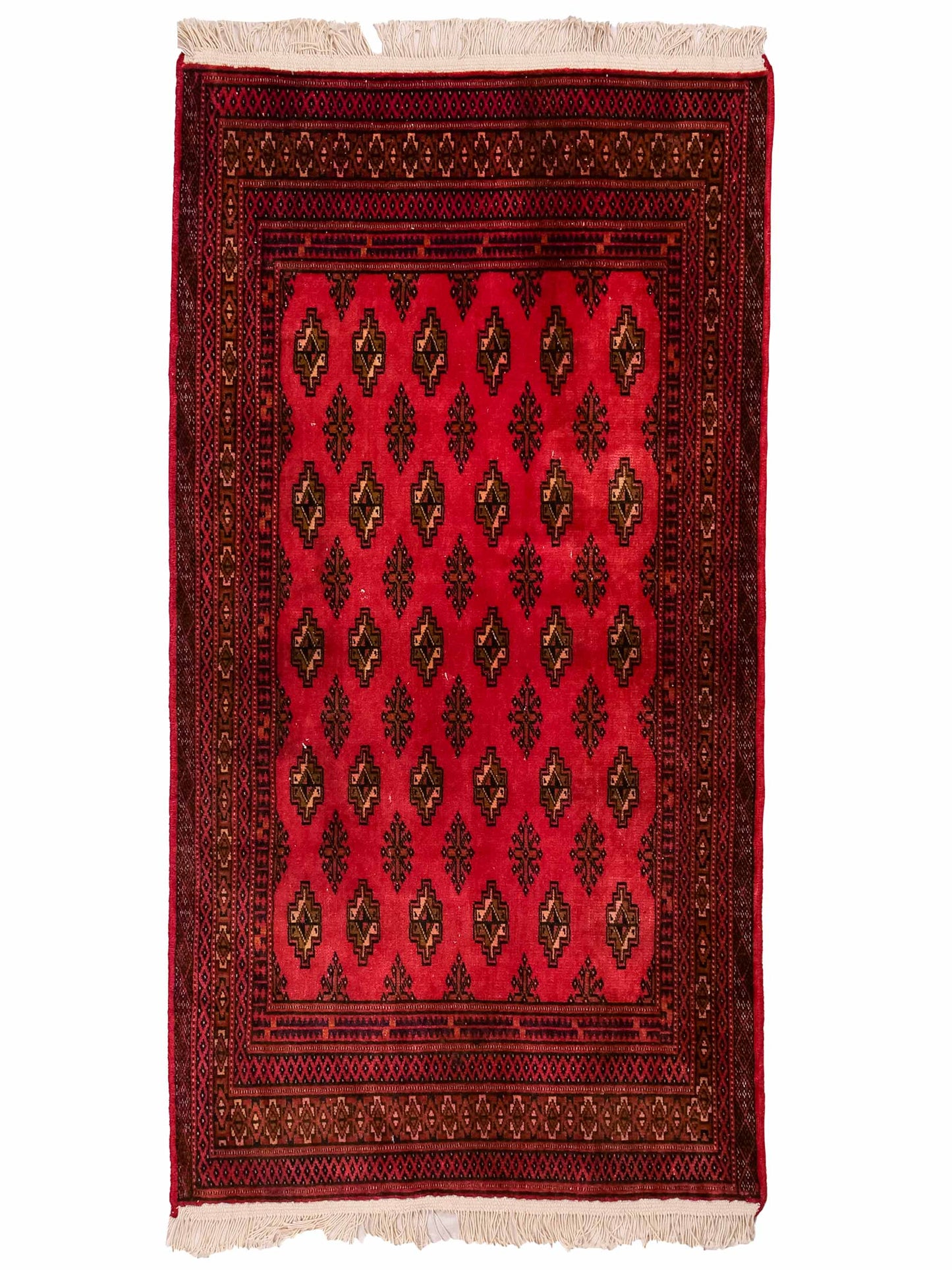 Handgeknüpfter Vintage Turkaman Bukhara Nomadenteppich von Khademi aus Wolle, rot. Bukhara Allover-Design. Von Hand geknüpft in Iran. Größe: 127 cm x 64 cm. Teppichnummer: DB3-1001. Verkauf durch Jupiter Intl.
