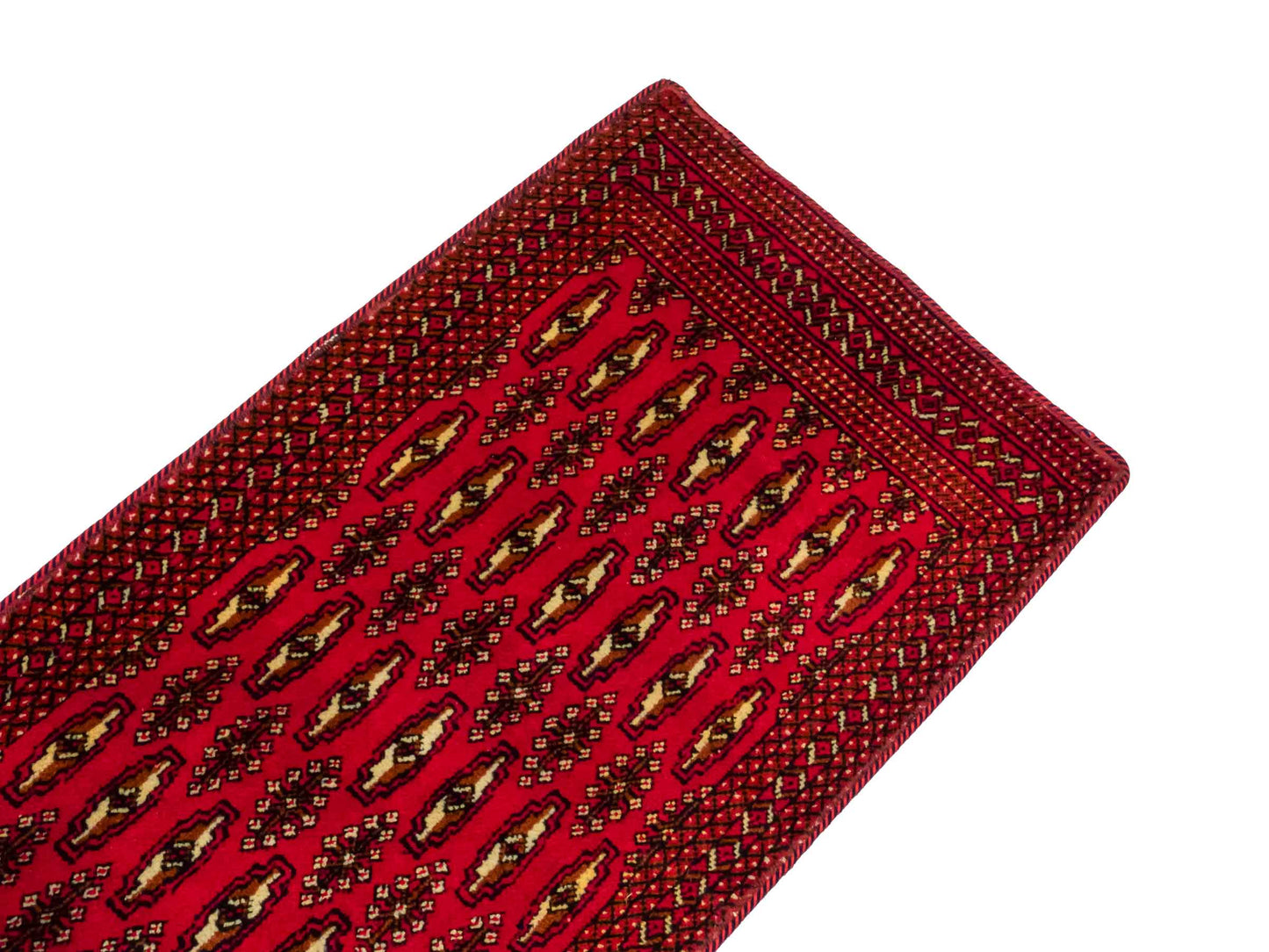 Handgeknüpfter Vintage Turkaman Nomadenteppich von Khademi aus Wolle, rot. Bukhara Allover-Design. Von Hand geknüpft in Iran. Größe: 130 cm x 60 cm. Teppichnummer: DB3-1025. Verkauf durch Jupiter Intl.
