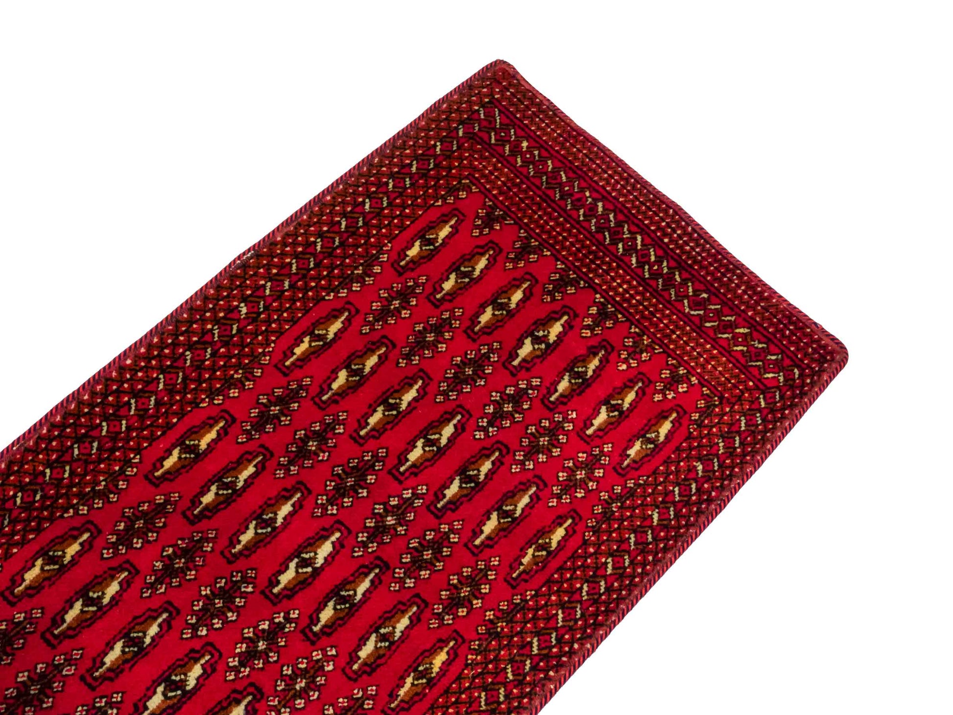 Handgeknüpfter Vintage Turkaman Nomadenteppich von Khademi aus Wolle, rot. Bukhara Allover-Design. Von Hand geknüpft in Iran. Größe: 130 cm x 60 cm. Teppichnummer: DB3-1025. Verkauf durch Jupiter Intl.