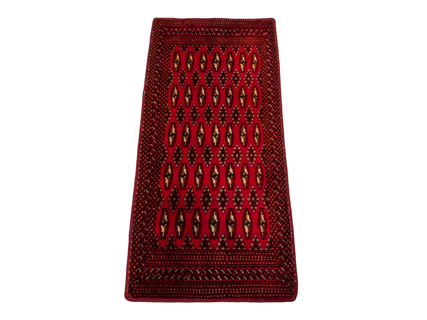 Handgeknüpfter Vintage Turkaman Nomadenteppich von Khademi aus Wolle, rot. Bukhara Allover-Design. Von Hand geknüpft in Iran. Größe: 130 cm x 60 cm. Teppichnummer: DB3-1025. Verkauf durch Jupiter Intl.