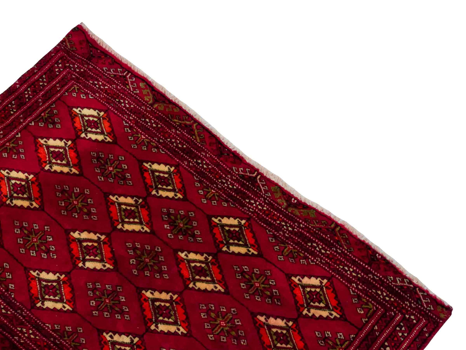 Handgeknüpfter Vintage Turkaman Nomadenteppich von Khademi aus Wolle, rot. Bukhara Allover-Design. Von Hand geknüpft in Iran. Größe: 55 cm x 115 cm. Teppichnummer: DB3-1014. Verkauf durch Jupiter Intl.