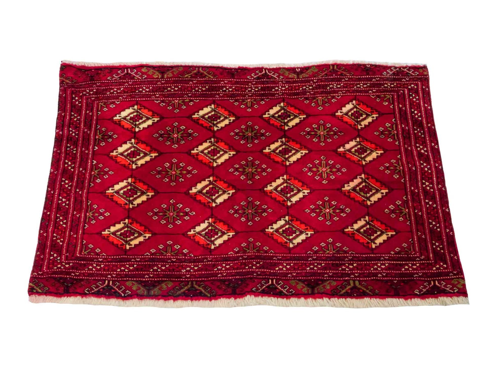 Handgeknüpfter Vintage Turkaman Nomadenteppich von Khademi aus Wolle, rot. Bukhara Allover-Design. Von Hand geknüpft in Iran. Größe: 55 cm x 115 cm. Teppichnummer: DB3-1014. Verkauf durch Jupiter Intl.