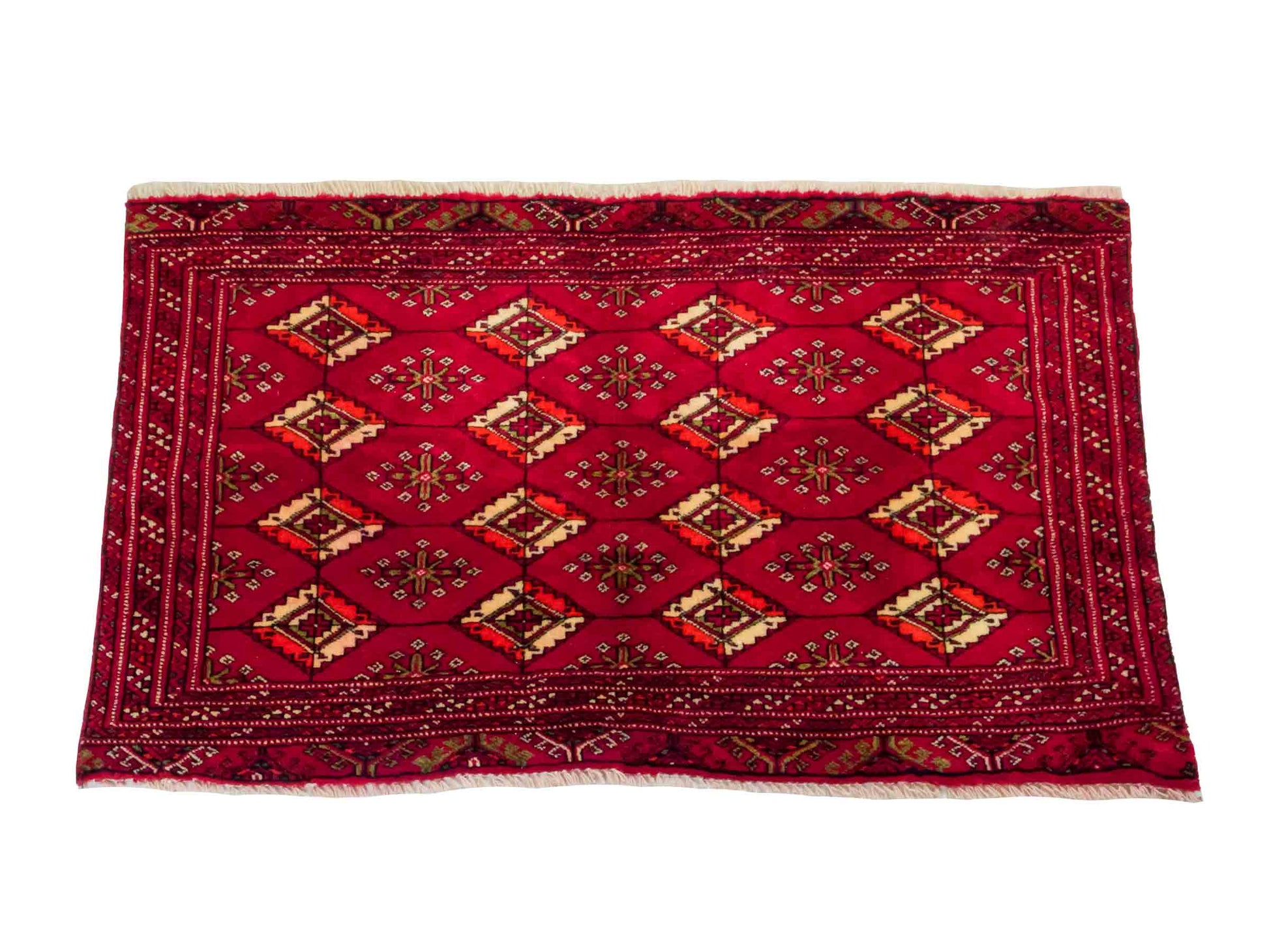 Handgeknüpfter Vintage Turkaman Nomadenteppich von Khademi aus Wolle, rot. Bukhara Allover-Design. Von Hand geknüpft in Iran. Größe: 55 cm x 115 cm. Teppichnummer: DB3-1014. Verkauf durch Jupiter Intl.