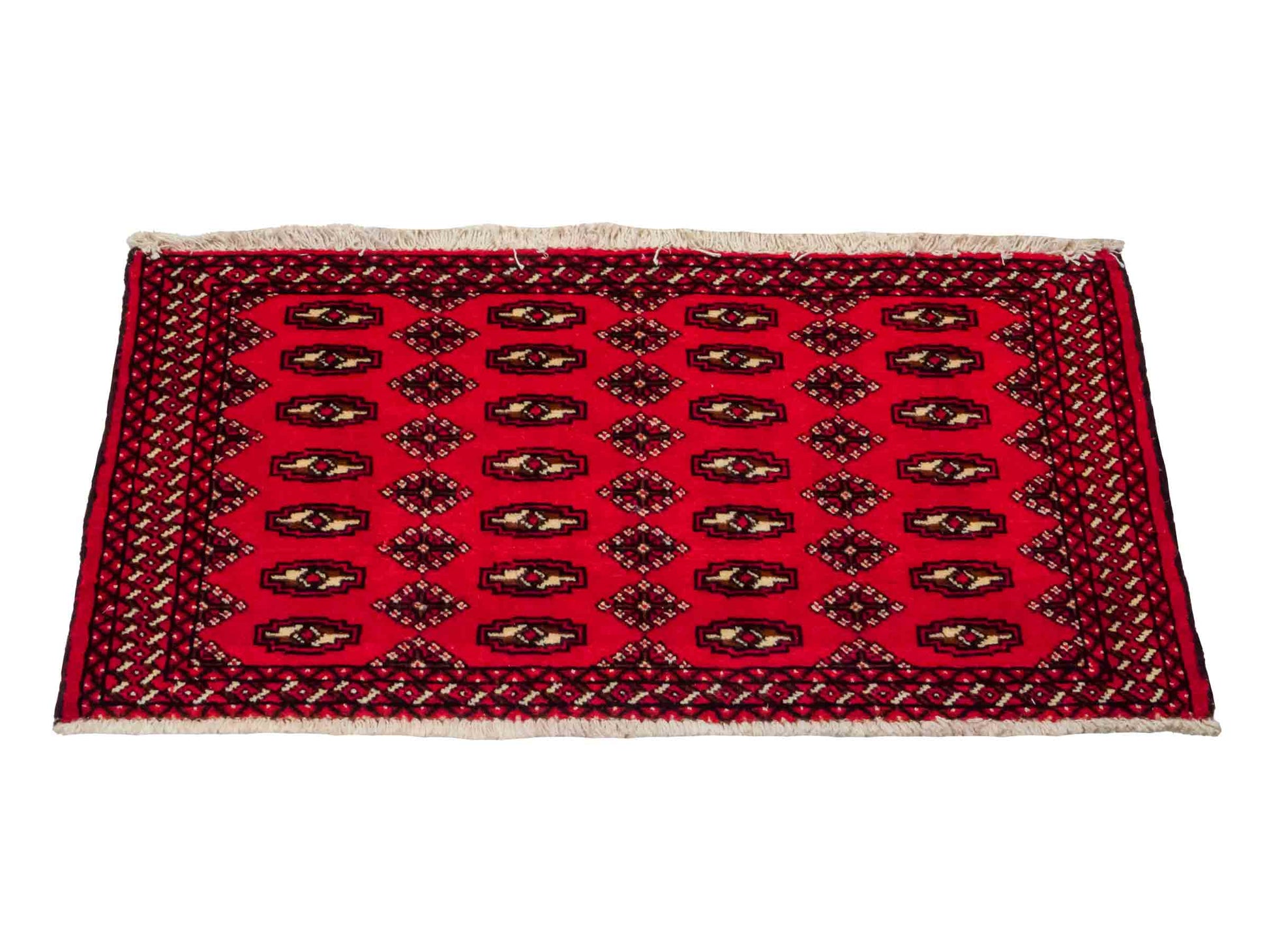 Handgeknüpfter Vintage Turkaman Nomadenteppich von Khademi aus Wolle, rot. Bukhara Allover-Design. Von Hand geknüpft in Iran. Größe: 57 cm x 100 cm. Teppichnummer: DB3-1017. Verkauf durch Jupiter Intl.