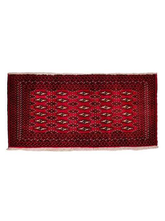 Handgeknüpfter Vintage Turkaman Nomadenteppich von Khademi aus Wolle, rot. Bukhara Allover-Design. Von Hand geknüpft in Iran. Größe: 60 cm x 115 cm. Teppichnummer: DB3-1016. Verkauf durch Jupiter Intl.