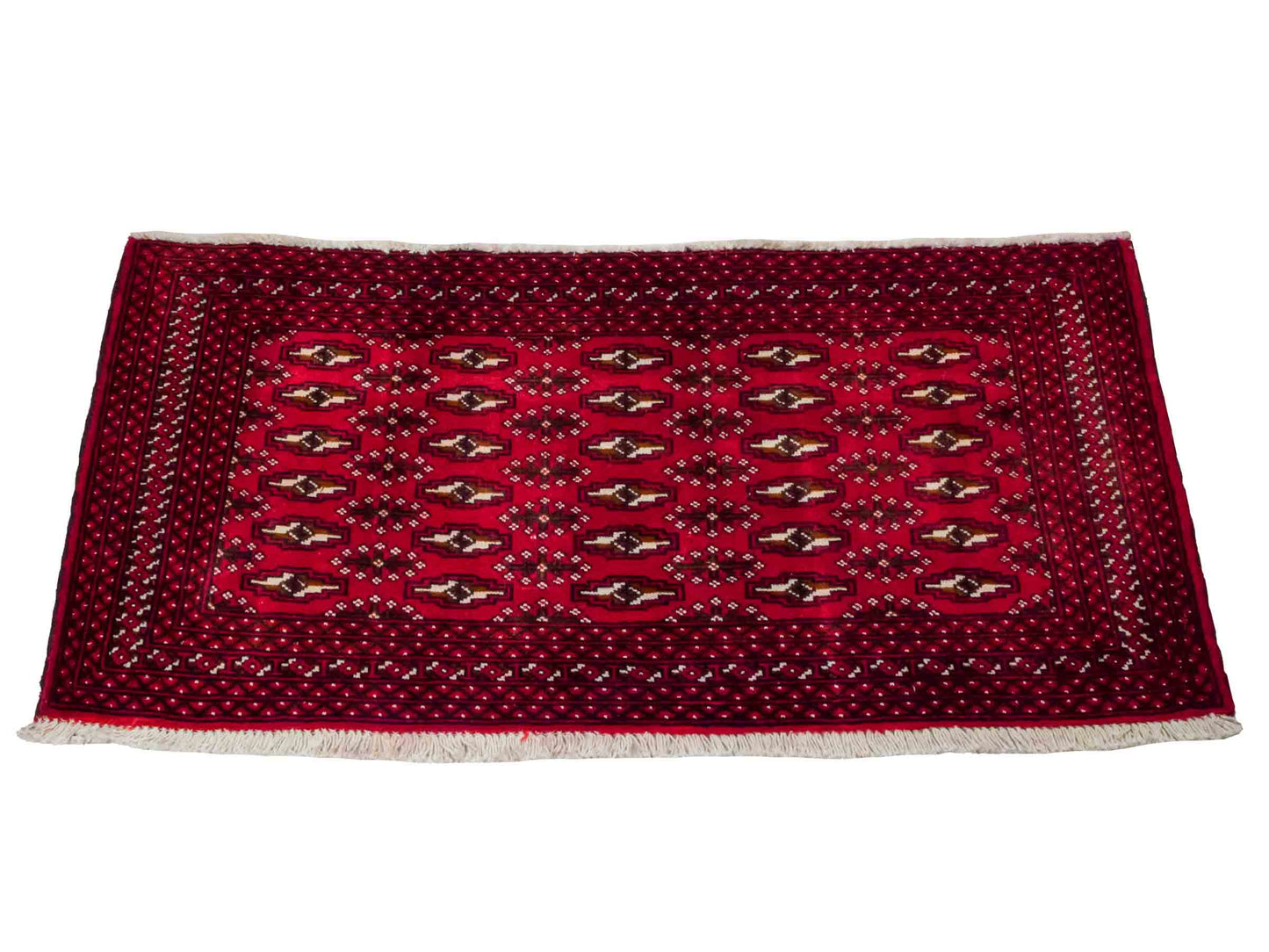 Handgeknüpfter Vintage Turkaman Nomadenteppich von Khademi aus Wolle, rot. Bukhara Allover-Design. Von Hand geknüpft in Iran. Größe: 60 cm x 115 cm. Teppichnummer: DB3-1016. Verkauf durch Jupiter Intl.