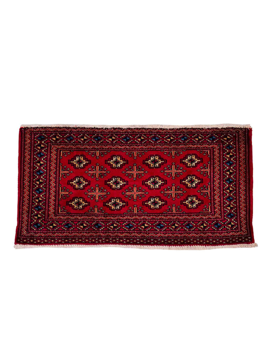 Handgeknüpfter Vintage Turkaman Nomadenteppich von Khademi aus Wolle, rot. Bukhara Allover-Design. Von Hand geknüpft in Iran. Größe: 61 cm x 106 cm. Teppichnummer: DB3-1009. Verkauf durch Jupiter Intl.