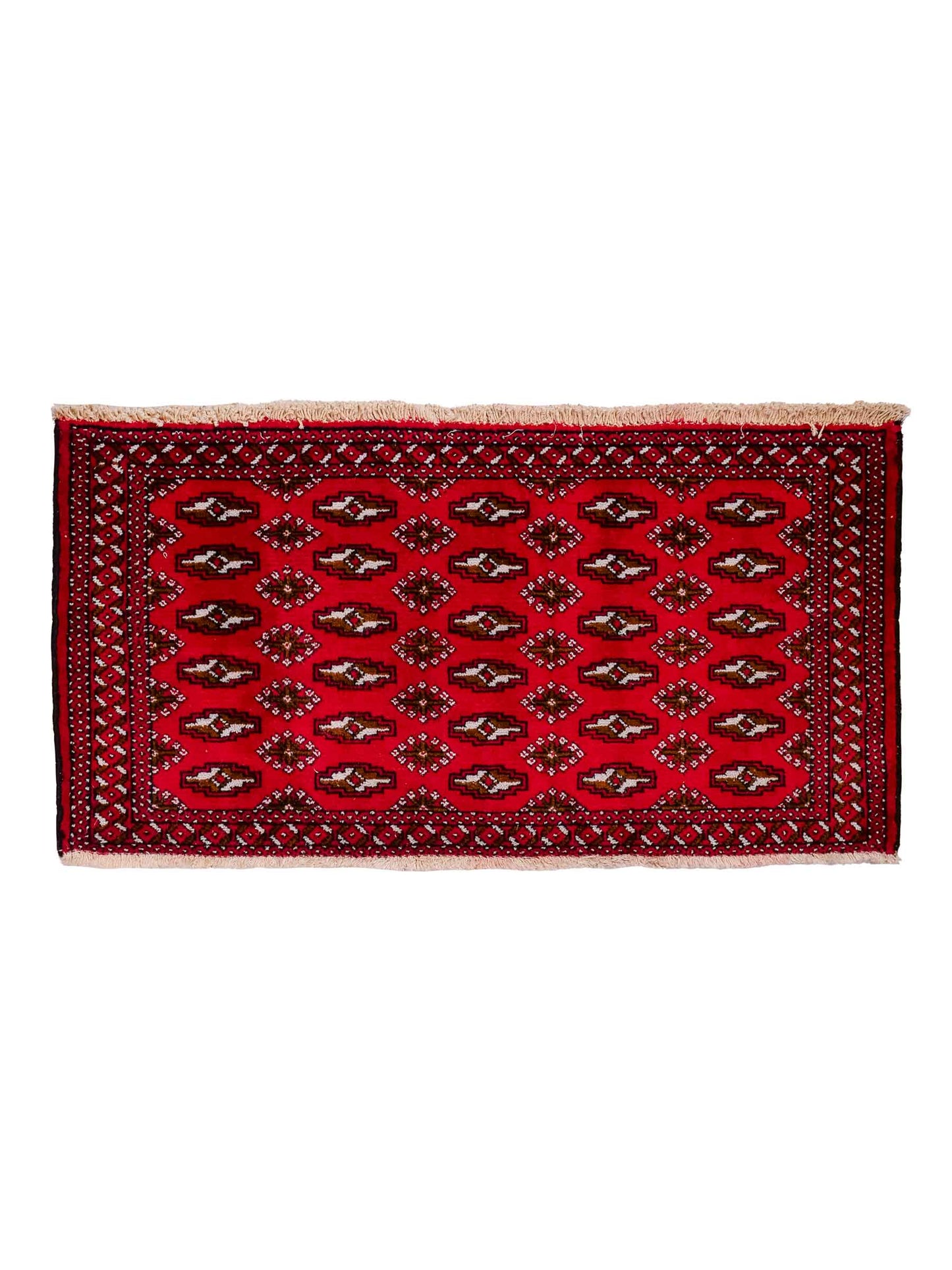 Handgeknüpfter Vintage Turkaman Nomadenteppich von Khademi aus Wolle, rot. Bukhara Allover-Design. Von Hand geknüpft in Iran. Größe: 53 cm x 110 cm. Teppichnummer: DB3-1022. Verkauf durch Jupiter Intl.