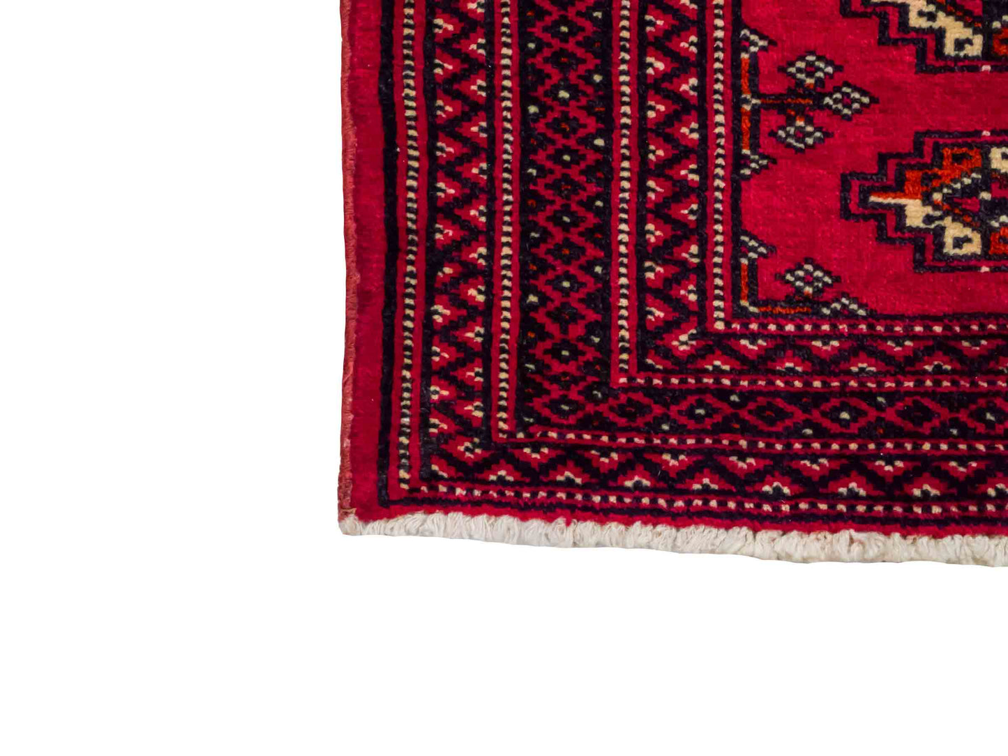 Handgeknüpfter Vintage Turkaman Nomadenteppich von Khademi aus Wolle, rot. Bukhara Allover-Design. Von Hand geknüpft in Iran. Größe: 56 cm x 97 cm. Teppichnummer: DB3-1026. Verkauf durch Jupiter Intl.