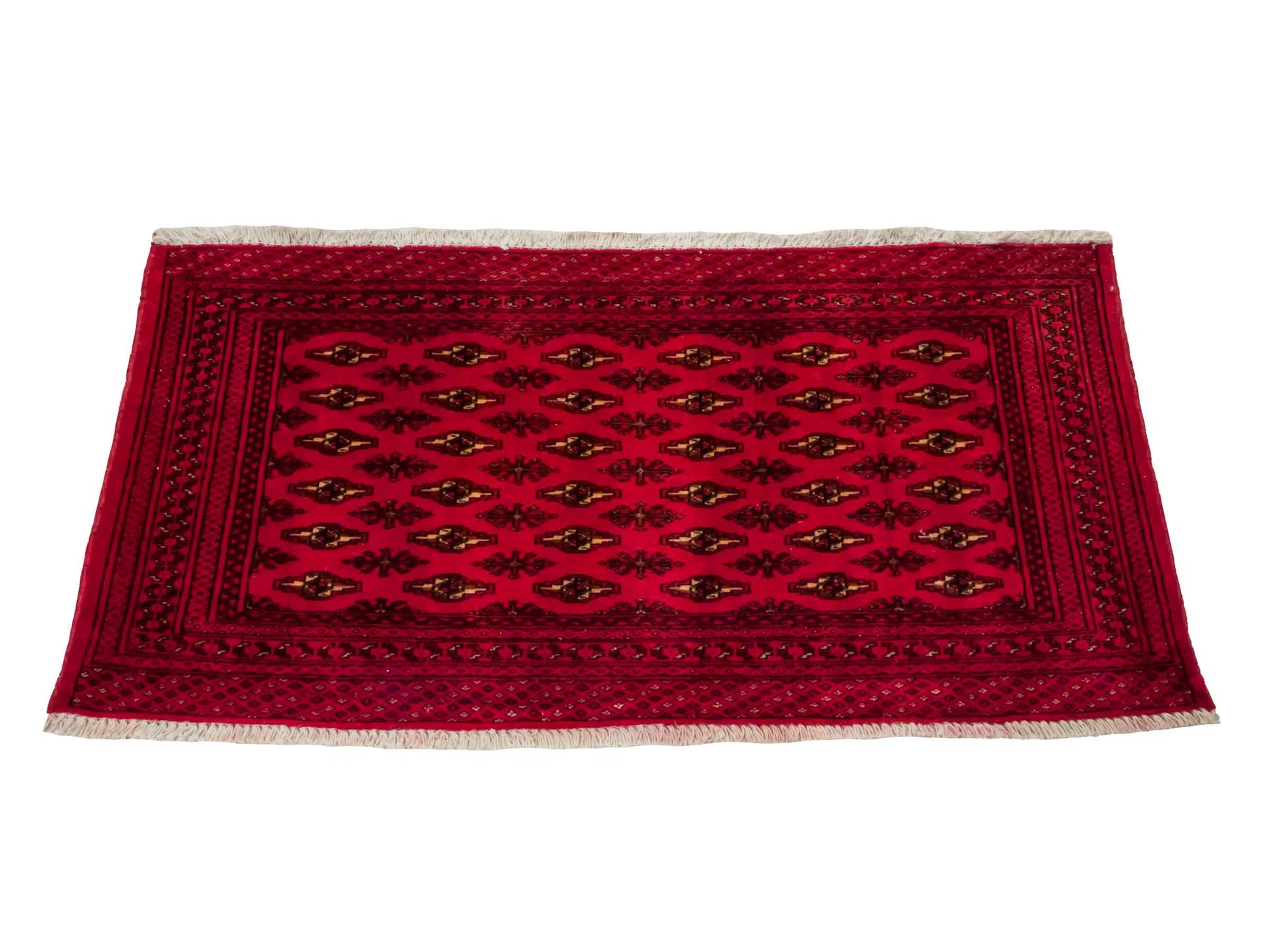 Handgeknüpfter Vintage Turkaman Nomadenteppich von Khademi aus Wolle, rot. Bukhara Allover-Design. Von Hand geknüpft in Iran. Größe: 60 cm x 120 cm. Teppichnummer: DB3-1021. Verkauf durch Jupiter Intl.