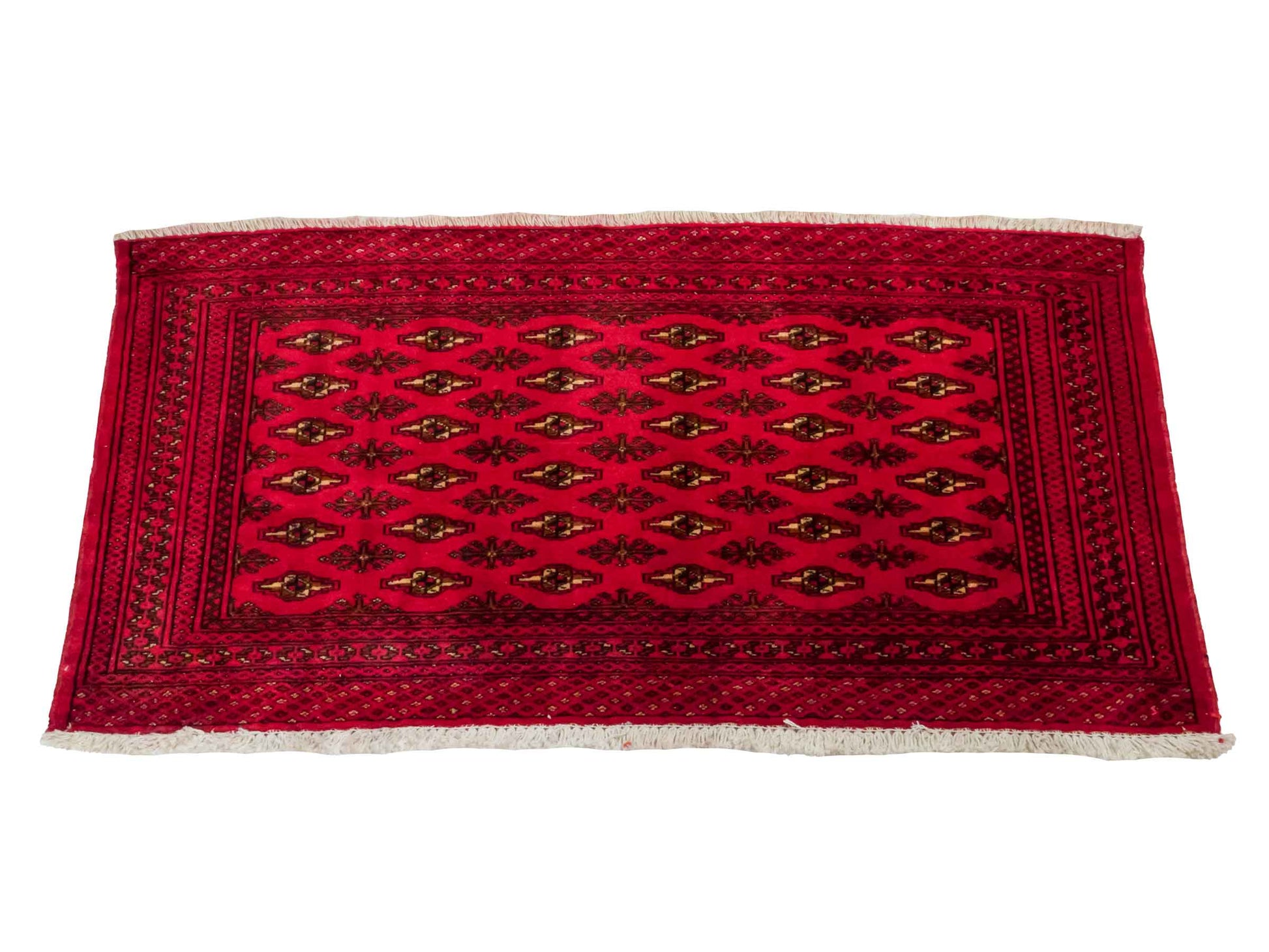 Handgeknüpfter Vintage Turkaman Nomadenteppich von Khademi aus Wolle, rot. Bukhara Allover-Design. Von Hand geknüpft in Iran. Größe: 60 cm x 120 cm. Teppichnummer: DB3-1021. Verkauf durch Jupiter Intl.