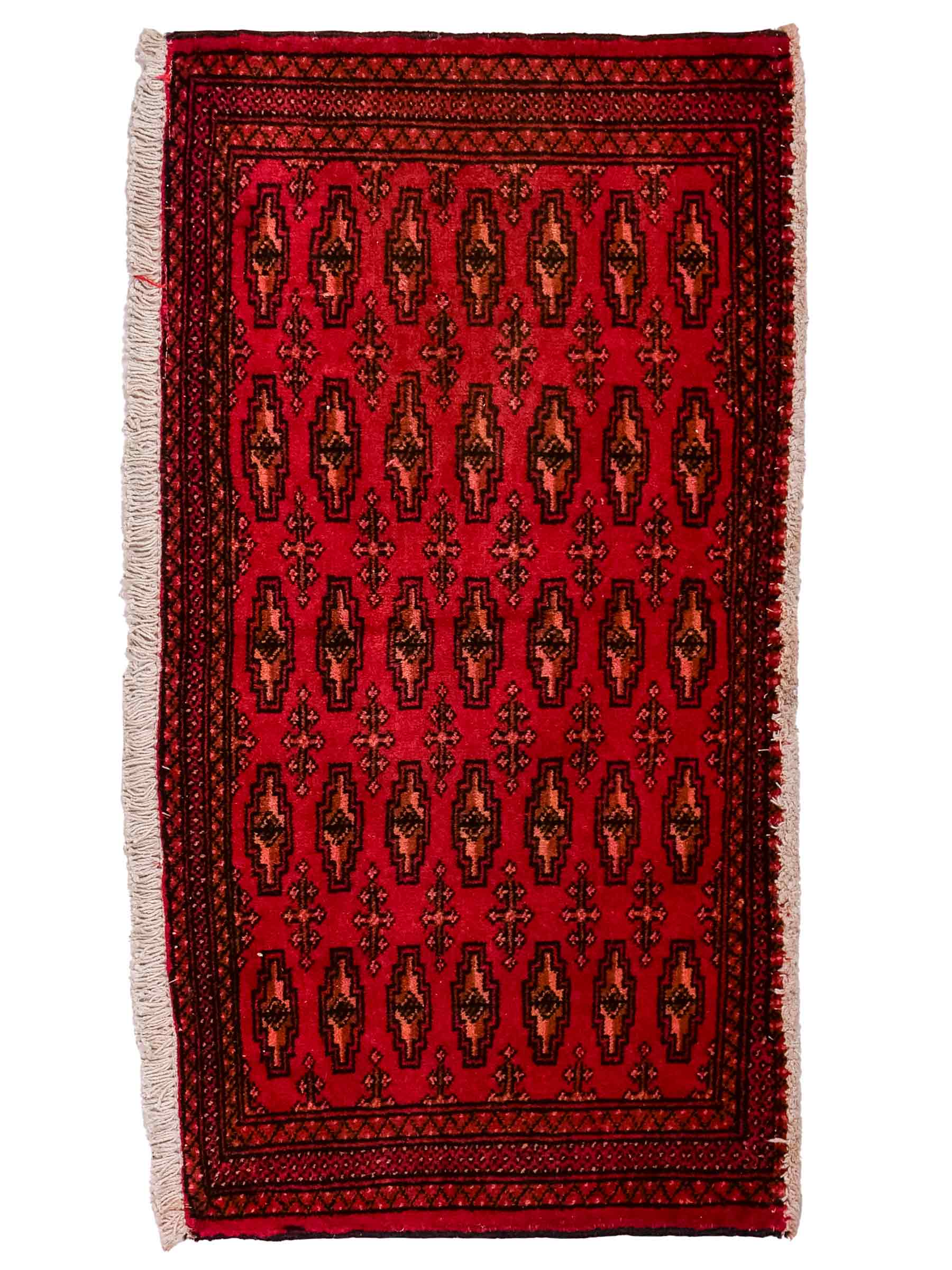 Handgeknüpfter Vintage Turkaman Nomadenteppich von Khademi aus Wolle, rot. Bukhara Allover-Design. Von Hand geknüpft in Iran. Größe: 90 cm x 50 cm. Teppichnummer: DB3-1020. Verkauf durch Jupiter Intl.