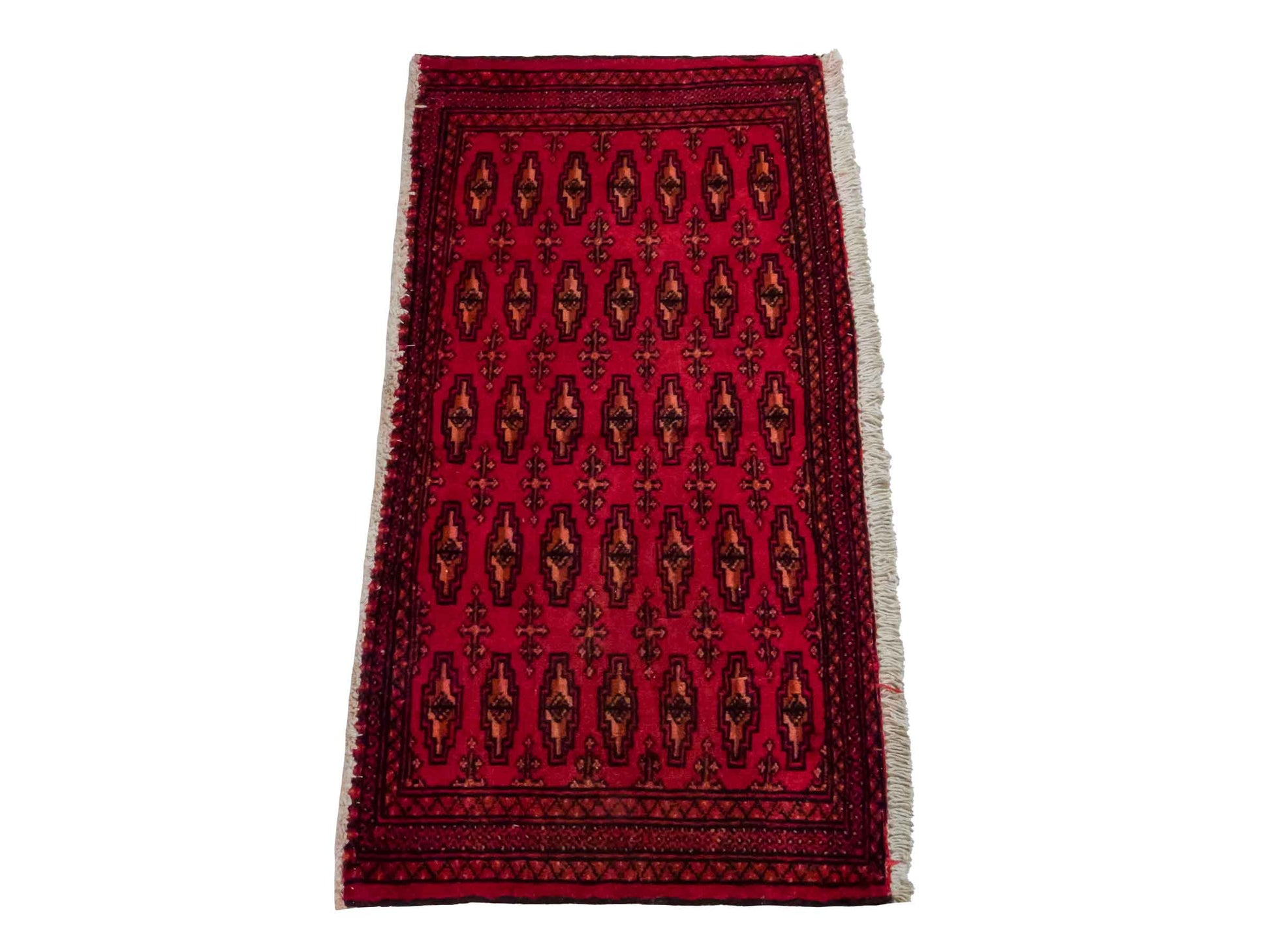 Handgeknüpfter Vintage Turkaman Nomadenteppich von Khademi aus Wolle, rot. Bukhara Allover-Design. Von Hand geknüpft in Iran. Größe: 90 cm x 50 cm. Teppichnummer: DB3-1020. Verkauf durch Jupiter Intl.
