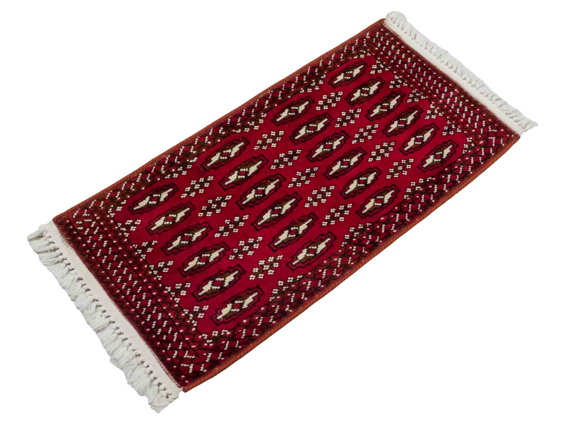 Handgeknüpfter Vintage Turkaman Nomadenteppich von Khademi aus Wolle, rot. Bukhara Allover-Design. Von Hand geknüpft in Iran. Größe: 97 cm x 48 cm. Teppichnummer: DB3-1006. Verkauf durch Jupiter Intl.