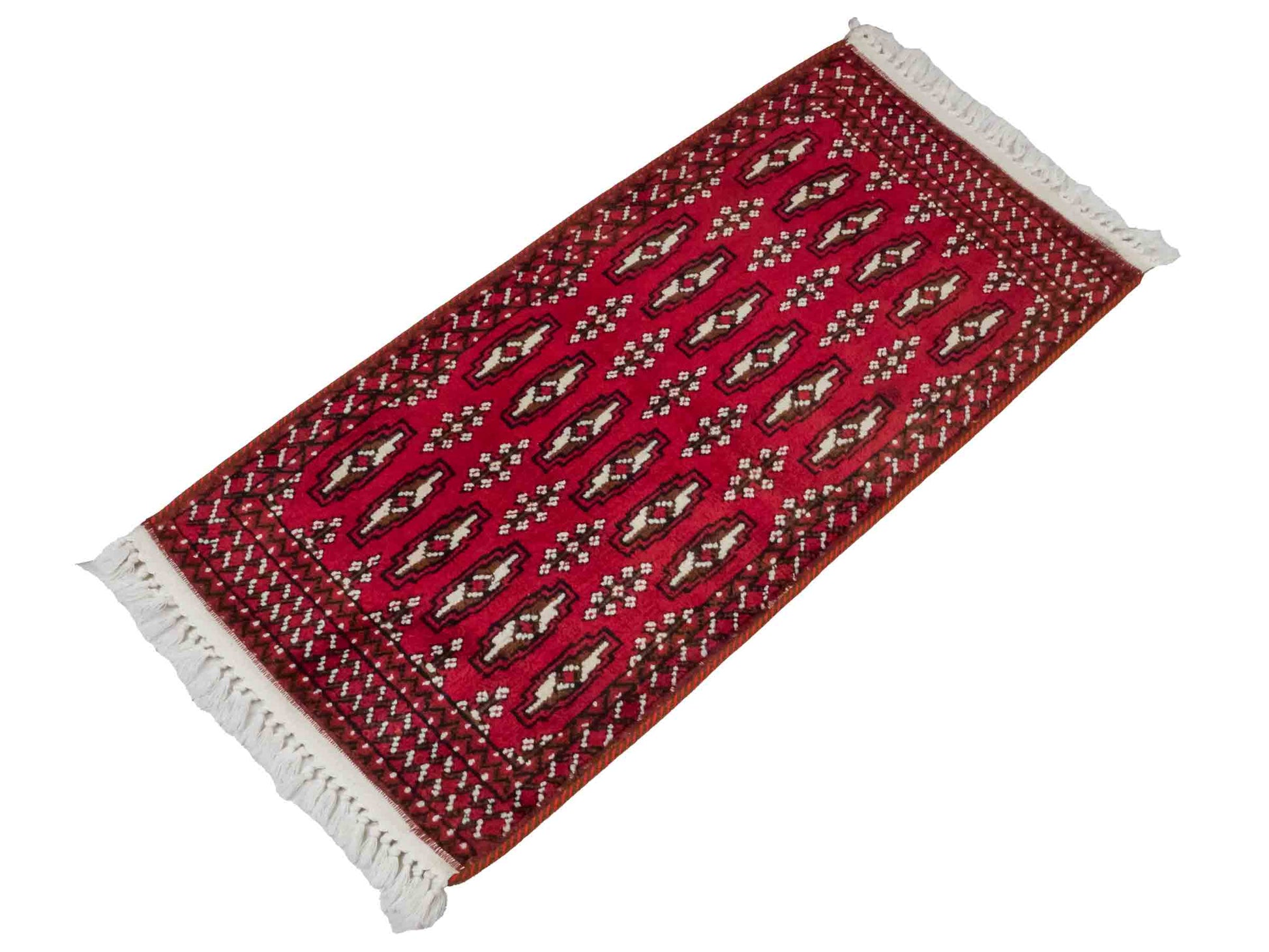 Handgeknüpfter Vintage Turkaman Nomadenteppich von Khademi aus Wolle, rot. Bukhara Allover-Design. Von Hand geknüpft in Iran. Größe: 97 cm x 48 cm. Teppichnummer: DB3-1006. Verkauf durch Jupiter Intl.