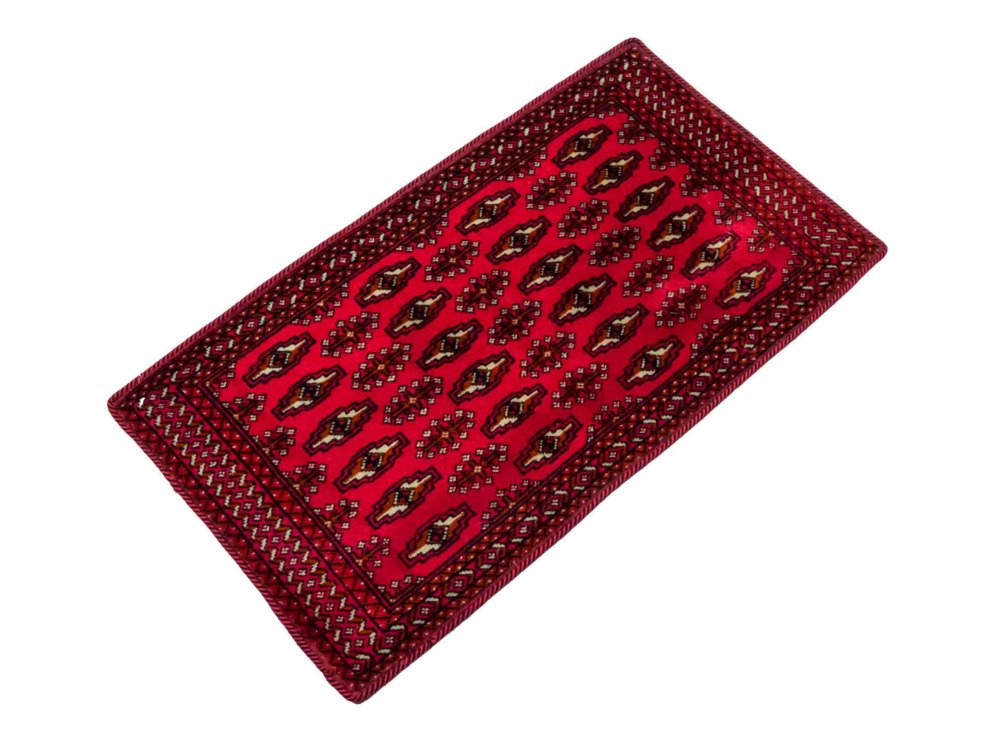 Handgeknüpfter Vintage Turkaman Nomadenteppich von Khademi aus Wolle, rot. Bukhara Allover-Design. Von Hand geknüpft in Iran. Größe: 99 cm x 54 cm. Teppichnummer: DB3-1007. Verkauf durch Jupiter Intl.