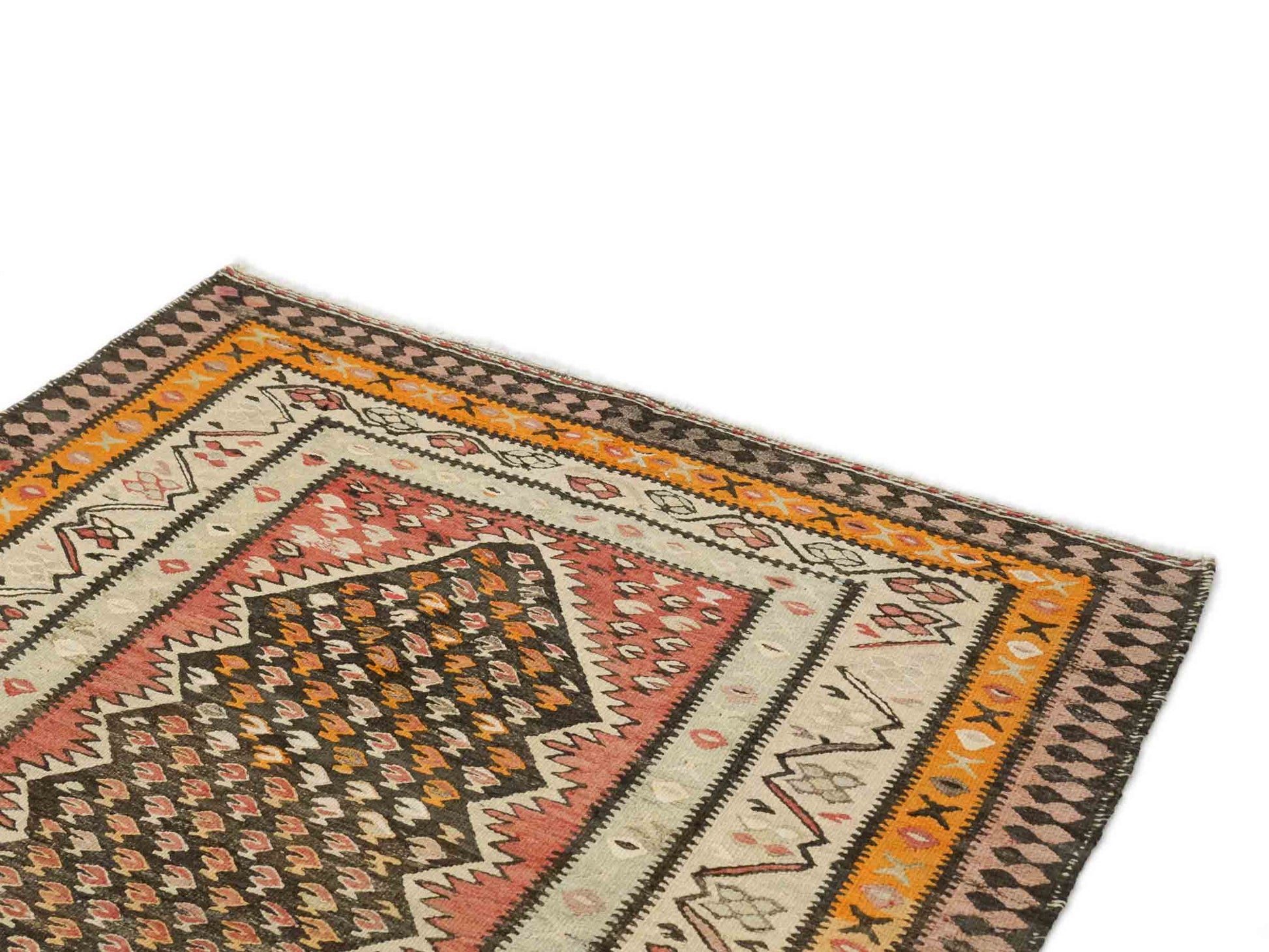 Semi-antiker, handgewebter Kelim Senneh Läufer-Nomadenteppich von Khademi aus Wolle, Erdtöne, persisch. Geometrischer Kelim mit Allovcer-Motiv. Von Hand gewebt in Iran. Größe: 144 cm x 103 cm. Teppichnummer: DB3-1314. Verkauf durch Jupiter Intl.