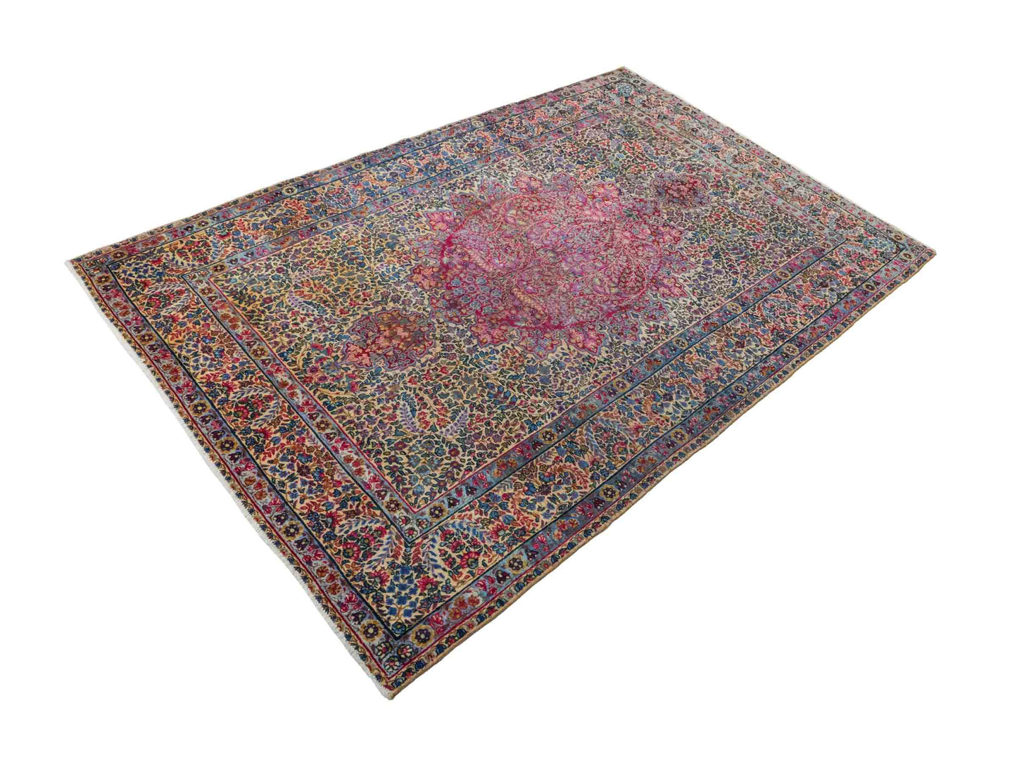 Antiker, handgeknüpfter Kerman Perserteppich aus Wolle. Größe: 223 x 143 cm. Klassisch-persischer Orientteppich mit floralem Medaillon, Cremeweiß-Rot. Teppichnummer: RB3-1108. Made in Iran / Persia – Vertrieb durch JUPITER Intl