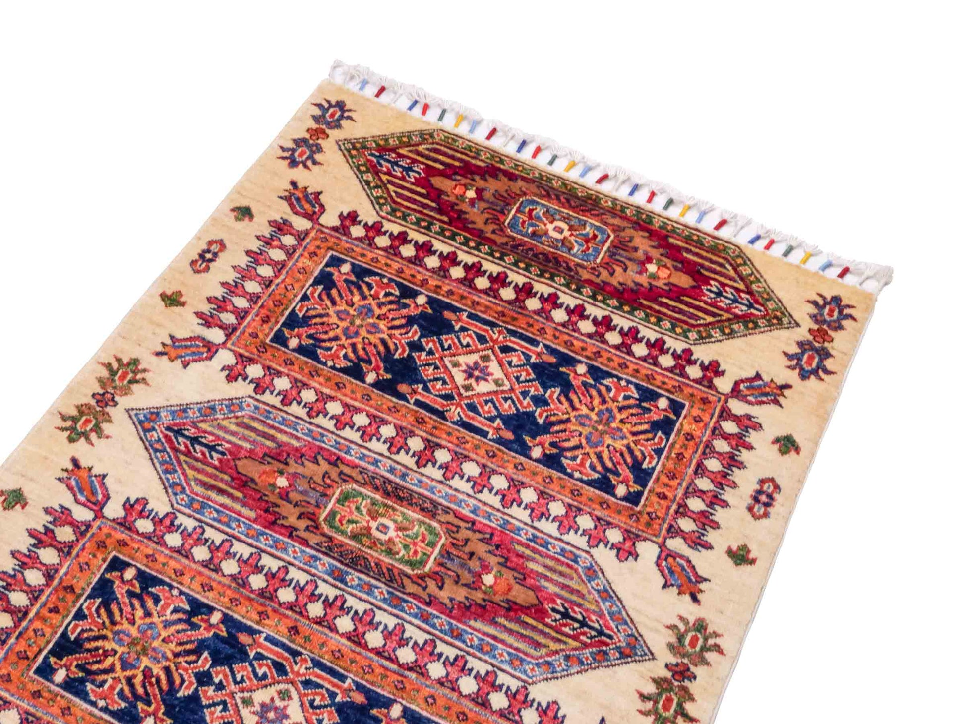 Handgeknüpfter Arijana Orientteppich von Khademi aus Wolle, beige, rot. Geometrisches Design. Traditionell von Hand geknüpft in Afghanistan. Größe: 120 cm x 90 cm. Teppichnummer: SB3-1025. Verkauf durch Jupiter Intl.