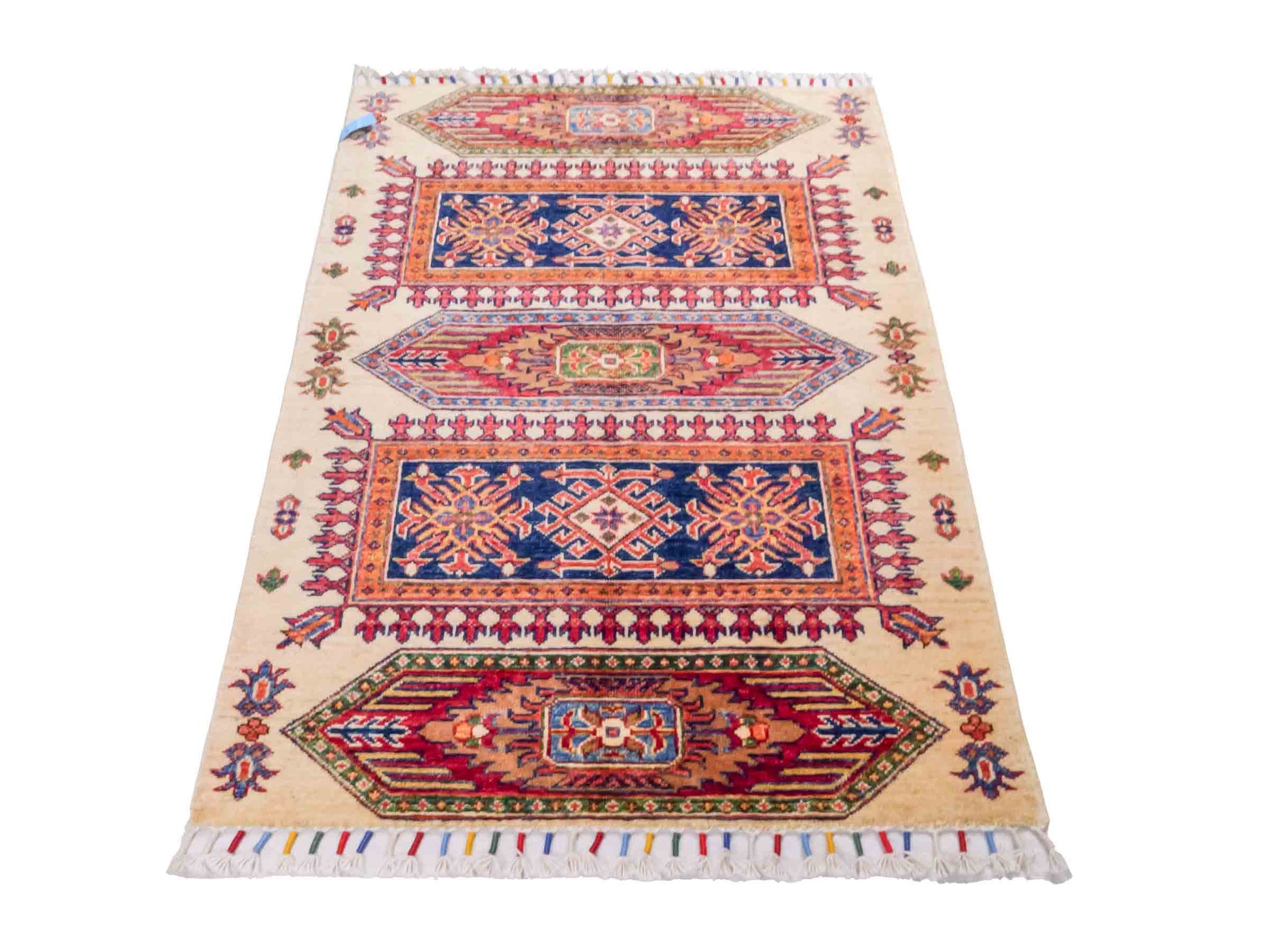 Handgeknüpfter Arijana Orientteppich von Khademi aus Wolle, beige, rot. Geometrisches Design. Traditionell von Hand geknüpft in Afghanistan. Größe: 120 cm x 90 cm. Teppichnummer: SB3-1025. Verkauf durch Jupiter Intl.