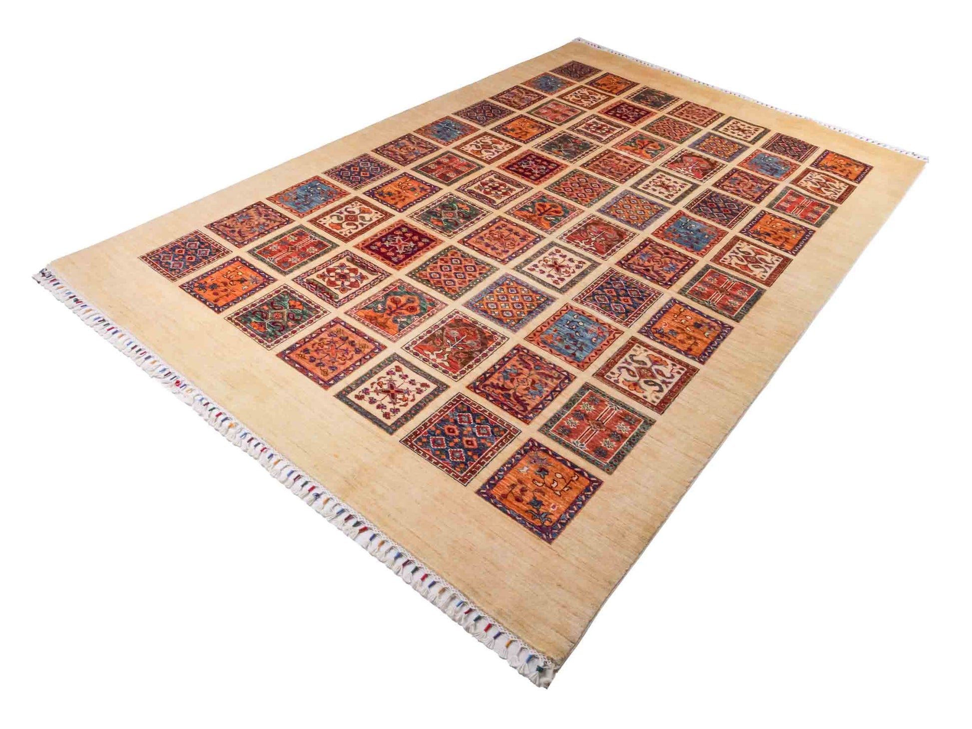 Handgeknüpfter Arijana Orientteppich von Khademi aus Wolle, beige, cremeweiß. Geometrisches Feldmuster. Traditionell von Hand geknüpft in Afghanistan. Größe: 301 cm x 197 cm. Teppichnummer: SB3-1180. Verkauf durch Jupiter Intl.