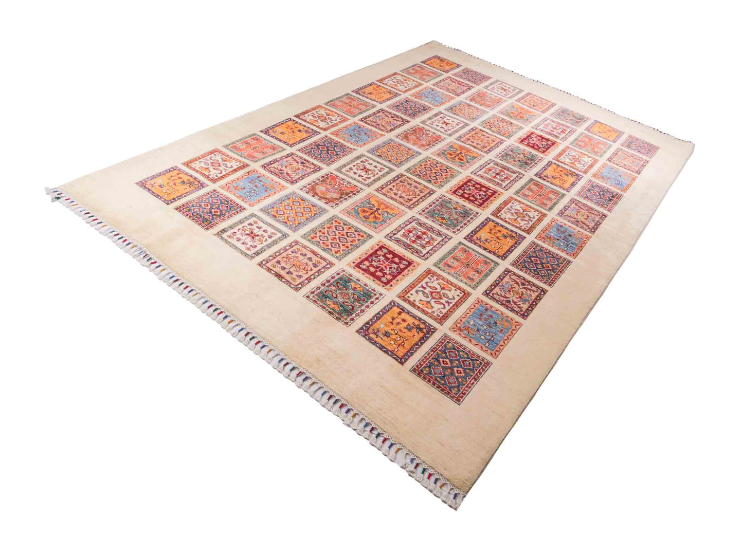 Handgeknüpfter Arijana Orientteppich von Khademi aus Wolle, beige, cremeweiß. Geometrisches Feldmuster. Traditionell von Hand geknüpft in Afghanistan. Größe: 301 cm x 197 cm. Teppichnummer: SB3-1180. Verkauf durch Jupiter Intl.