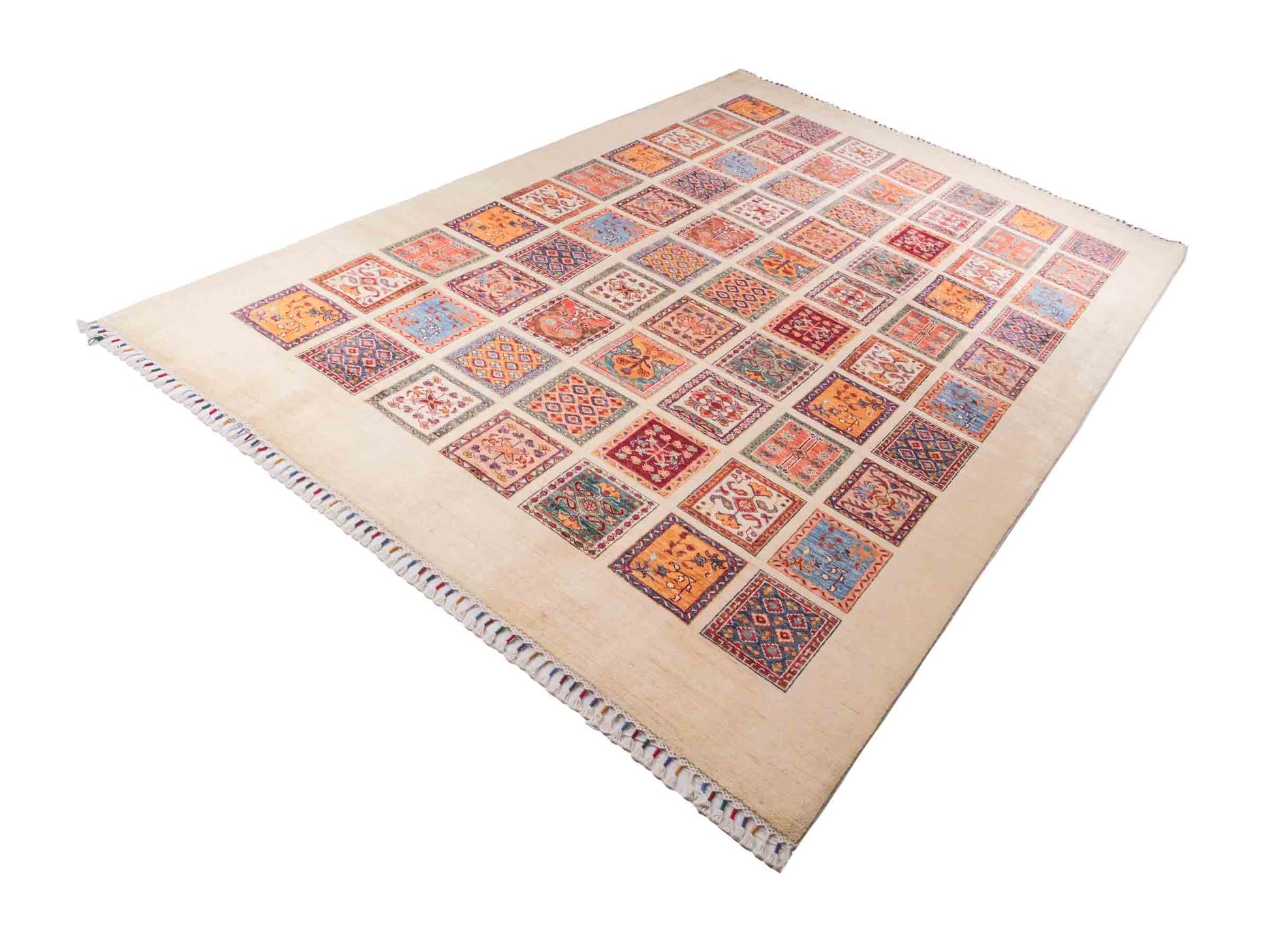 Handgeknüpfter Arijana Orientteppich von Khademi aus Wolle, beige, cremeweiß. Geometrisches Feldmuster. Traditionell von Hand geknüpft in Afghanistan. Größe: 301 cm x 197 cm. Teppichnummer: SB3-1180. Verkauf durch Jupiter Intl.