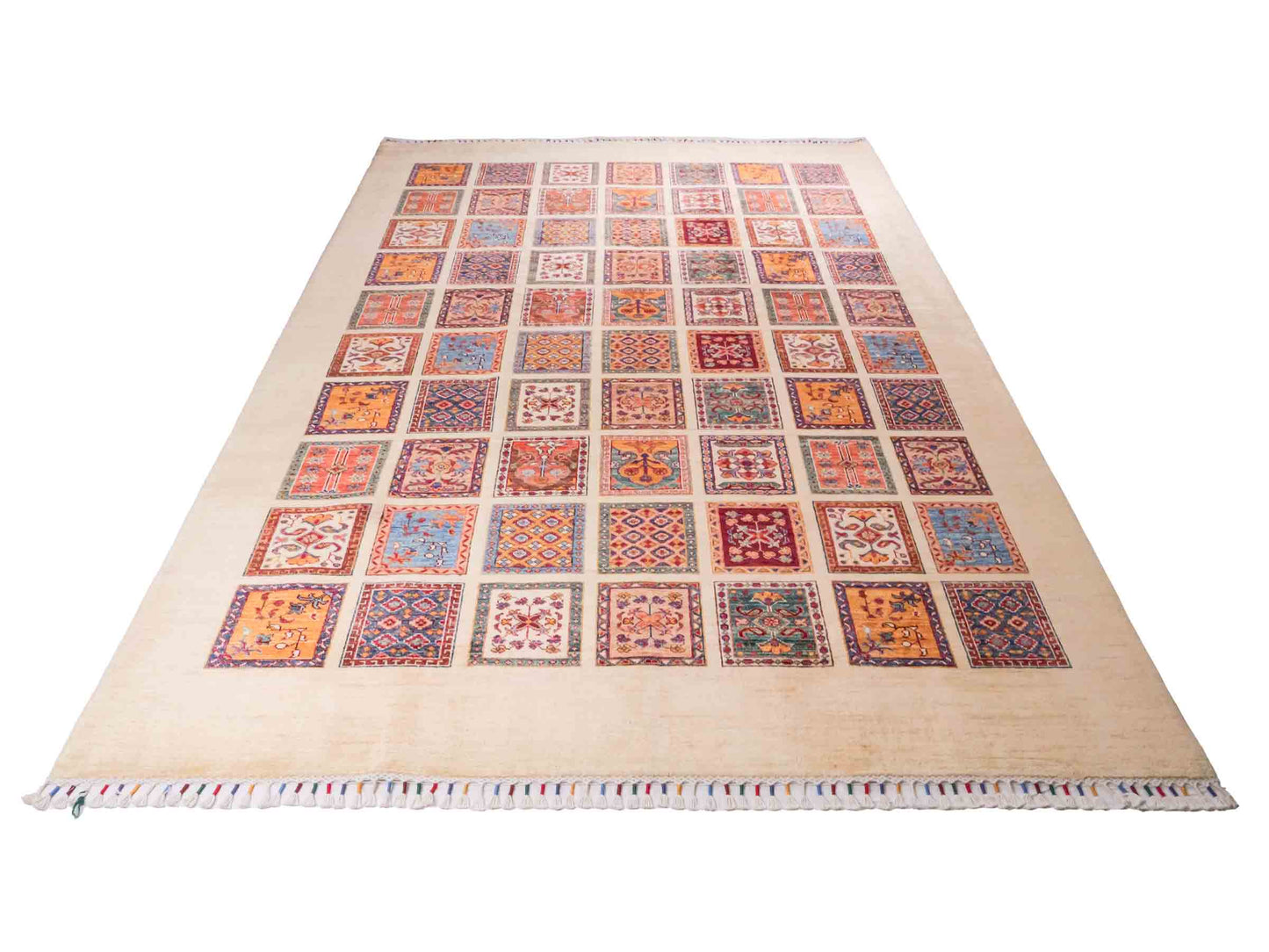 Handgeknüpfter Arijana Orientteppich von Khademi aus Wolle, beige, cremeweiß. Geometrisches Feldmuster. Traditionell von Hand geknüpft in Afghanistan. Größe: 301 cm x 197 cm. Teppichnummer: SB3-1180. Verkauf durch Jupiter Intl.
