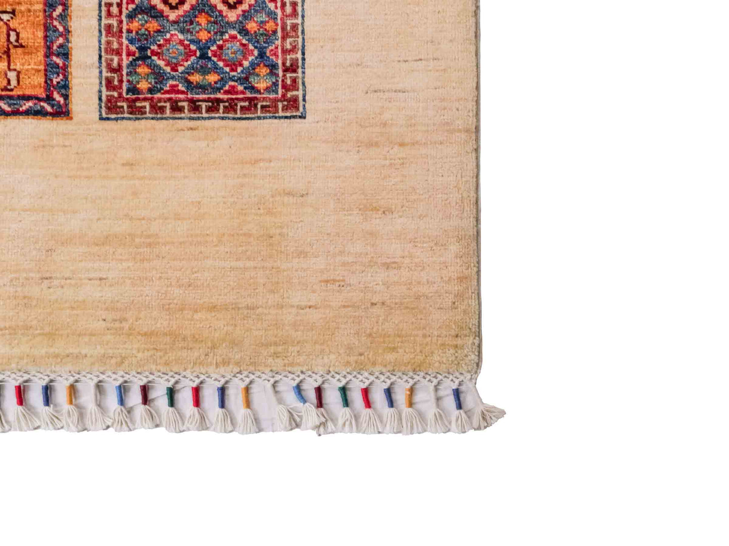 Handgeknüpfter Arijana Orientteppich von Khademi aus Wolle, beige, cremeweiß. Geometrisches Feldmuster. Traditionell von Hand geknüpft in Afghanistan. Größe: 301 cm x 197 cm. Teppichnummer: SB3-1180. Verkauf durch Jupiter Intl.