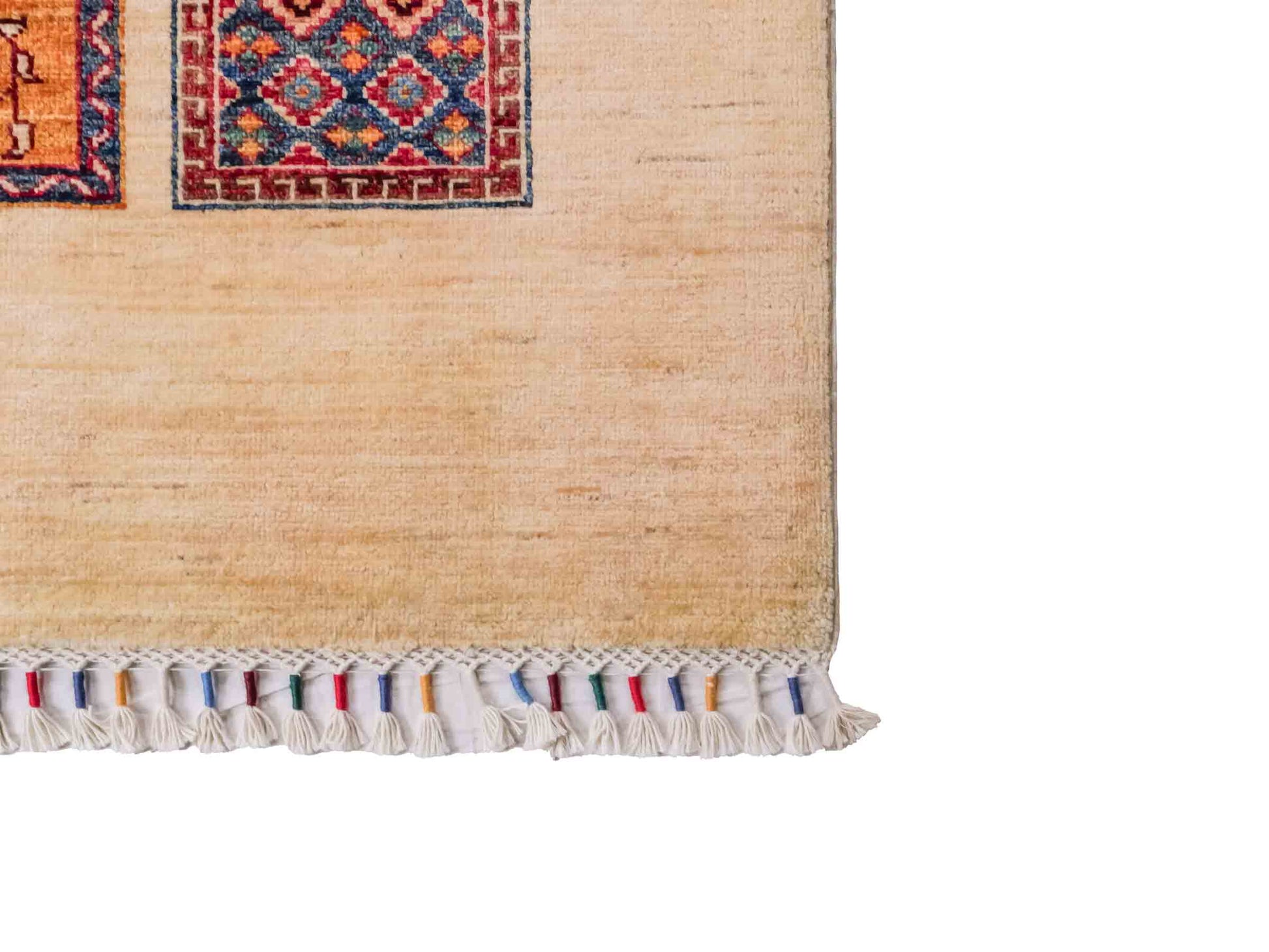 Handgeknüpfter Arijana Orientteppich von Khademi aus Wolle, beige, cremeweiß. Geometrisches Feldmuster. Traditionell von Hand geknüpft in Afghanistan. Größe: 301 cm x 197 cm. Teppichnummer: SB3-1180. Verkauf durch Jupiter Intl.