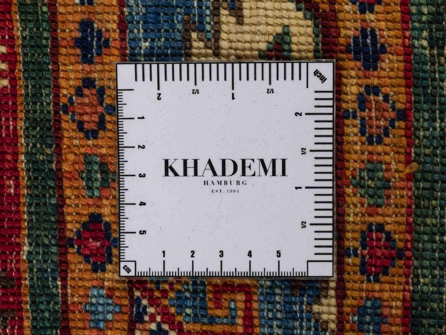 Handgeknüpfter Arijana Shaal Orientteppich von Khademi aus Wolle, rot, geometrisch-gestreift. Traditionell von Hand geknüpft in Afghanistan. Größe: 206 cm x 156 cm. Teppichnummer: SB3-1115. Verkauf durch Jupiter Intl.