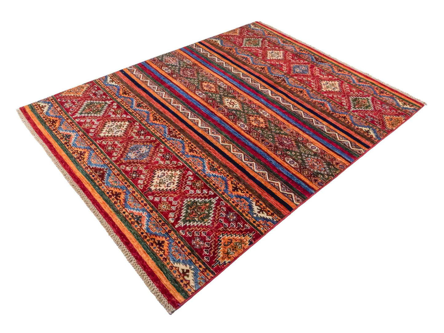 Handgeknüpfter Arijana Shaal Orientteppich von Khademi aus Wolle, rot, geometrisch-gestreift. Traditionell von Hand geknüpft in Afghanistan. Größe: 206 cm x 156 cm. Teppichnummer: SB3-1115. Verkauf durch Jupiter Intl.