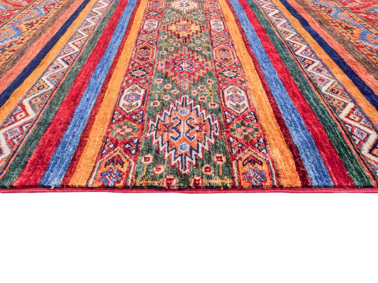 Handgeknüpfter Arijana Shaal Orientteppich von Khademi aus Wolle, rot, geometrisch-gestreift. Traditionell von Hand geknüpft in Afghanistan. Größe: 206 cm x 156 cm. Teppichnummer: SB3-1115. Verkauf durch Jupiter Intl.