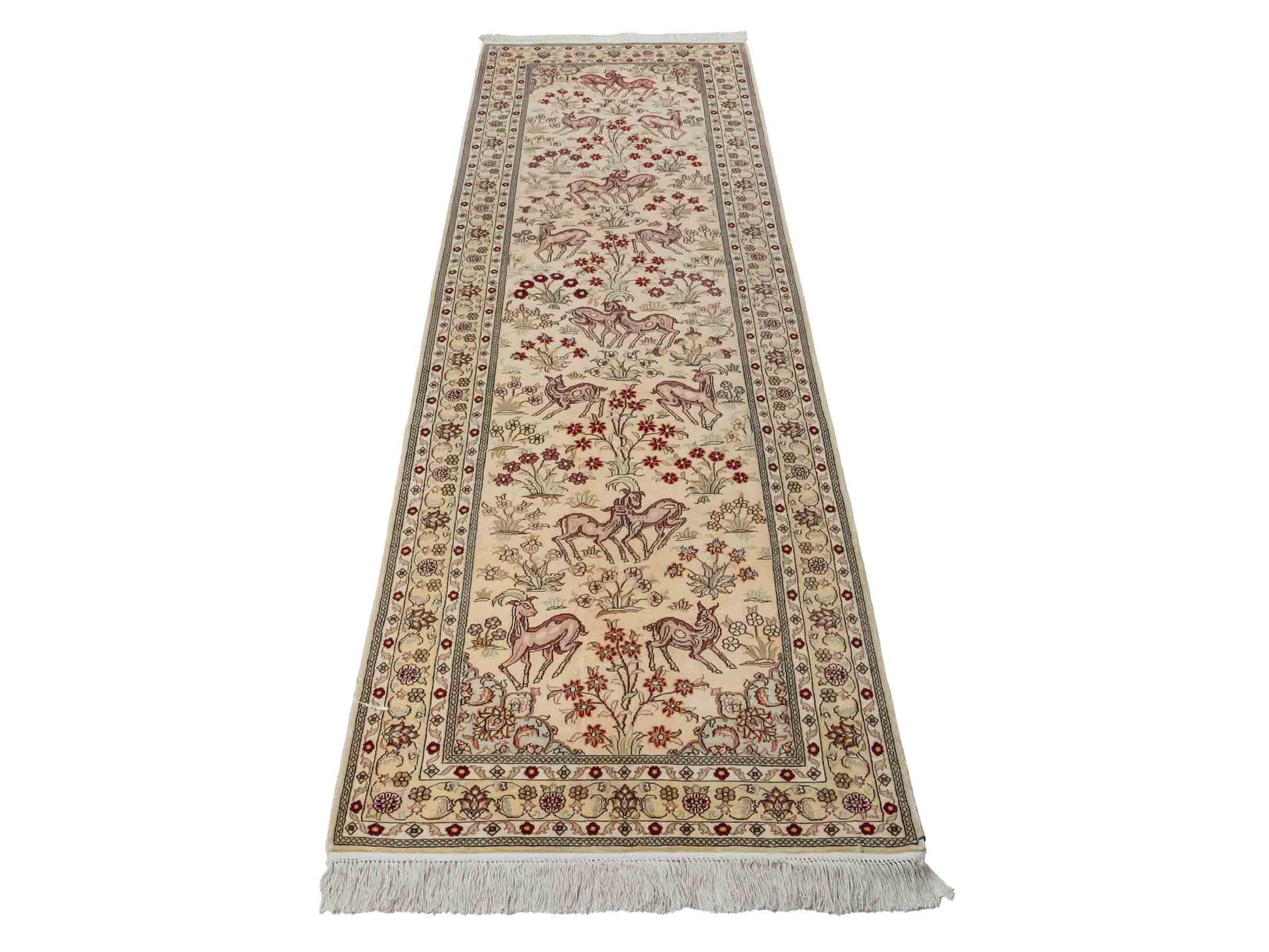 Handgeknüpfter Art Hereke Läufer-Seidenteppich von Khademi aus gesponnener Seide, cremeweiß. Chinesischer Teppich mit Allover-Motiv. Orientteppich, von Hand geknüpft in China. Größe: 245 cm x 79 cm. Teppichnummer: SB3-1165 | Jupiter Intl.