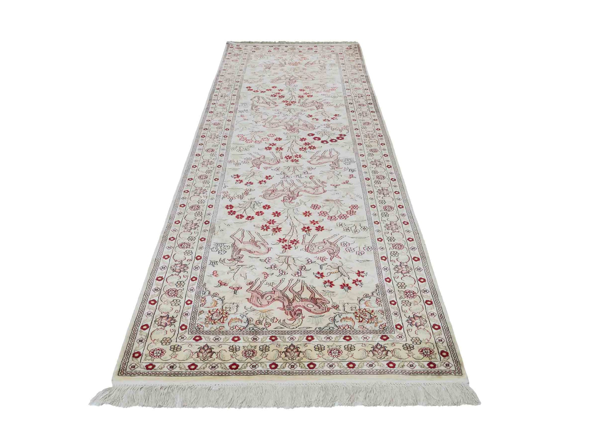 Handgeknüpfter Art Hereke Läufer-Seidenteppich von Khademi aus gesponnener Seide, cremeweiß. Chinesischer Teppich mit Allover-Motiv. Orientteppich, von Hand geknüpft in China. Größe: 245 cm x 79 cm. Teppichnummer: SB3-1165 | Jupiter Intl.