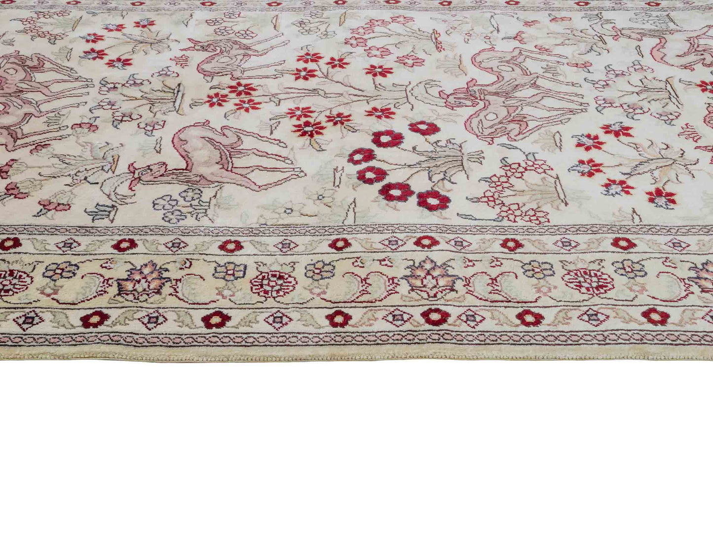 Handgeknüpfter Art Hereke Läufer-Seidenteppich von Khademi aus gesponnener Seide, cremeweiß. Chinesischer Teppich mit Allover-Motiv. Orientteppich, von Hand geknüpft in China. Größe: 245 cm x 79 cm. Teppichnummer: SB3-1165 | Jupiter Intl.