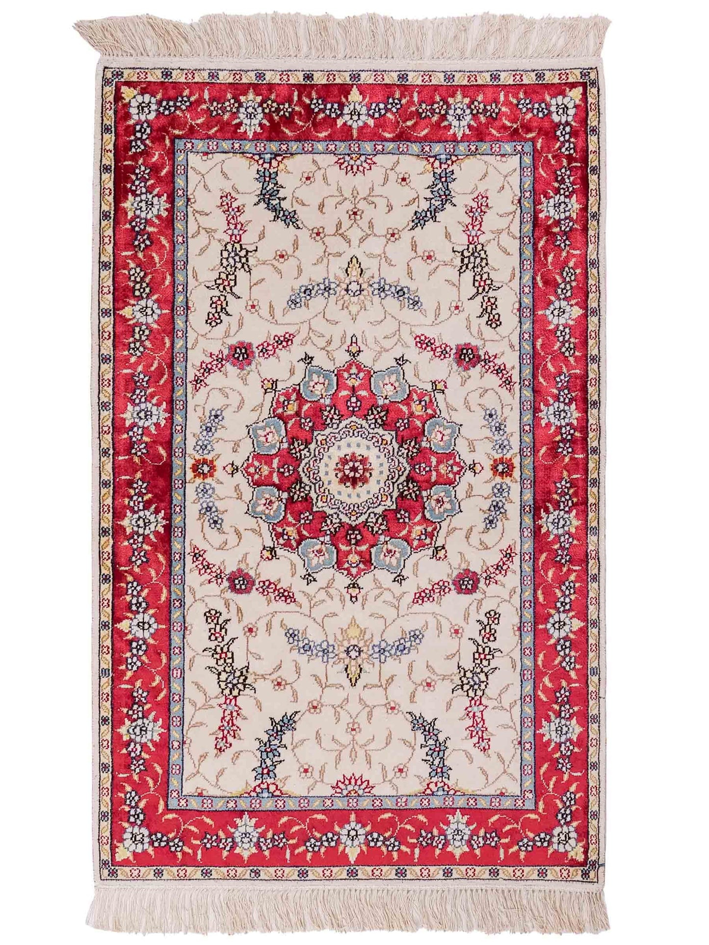 Handgeknüpfter Art Hereke Seidenteppich von Khademi aus Kunstseide, rot-cremeweiß. Chinesischer Teppich mit Medaillon. Orientteppich, von Hand geknüpft in China. Größe: 123 cm x 76 cm. Teppichnummer: SB3-1094. Verkauf durch Jupiter Intl.