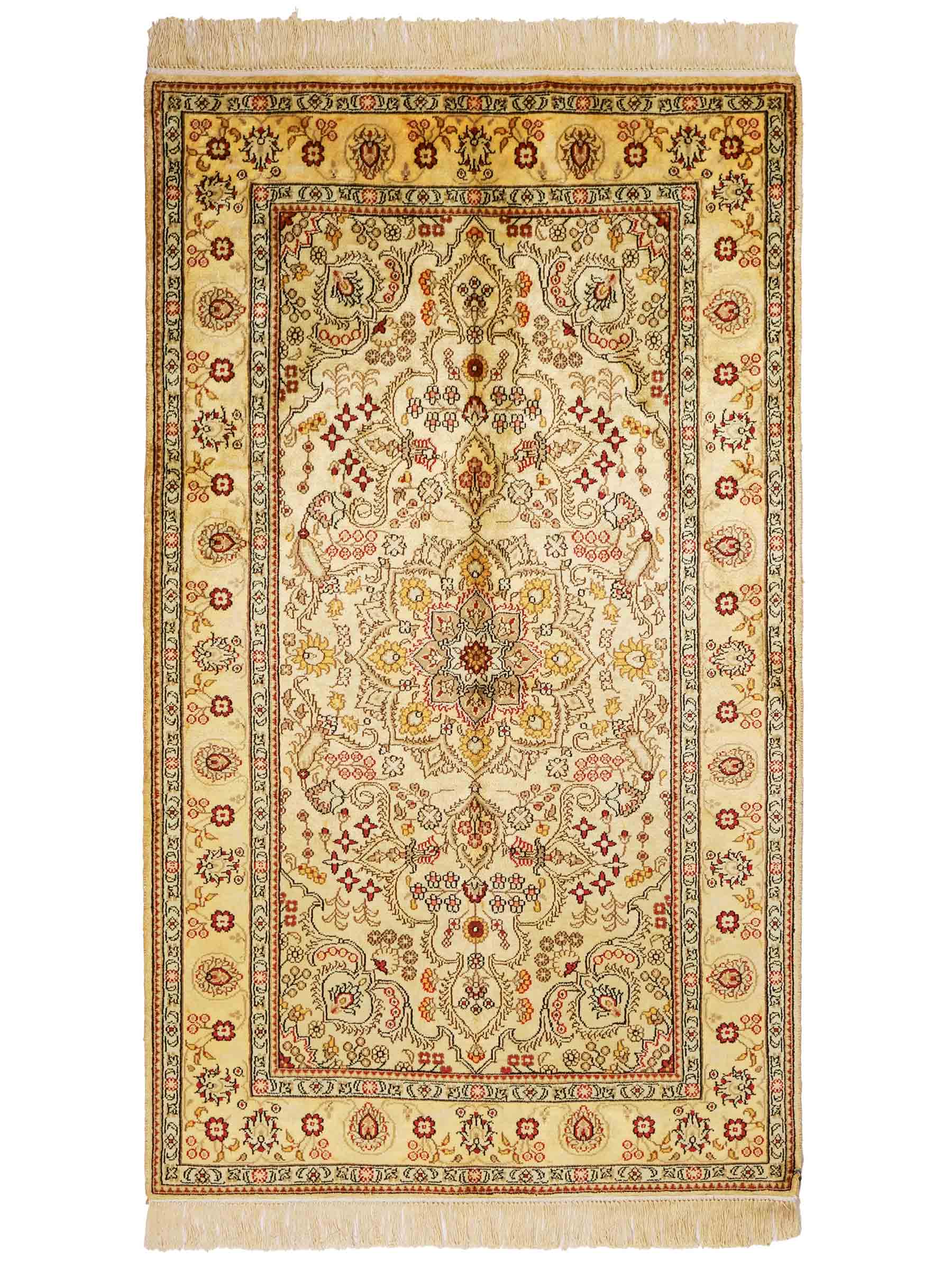 Handgeknüpfter Art Hereke Seidenteppich von Khademi aus Kunstseide, gold. Chinesischer Teppich, durchgemustert. Orientteppich, von Hand geknüpft in China. Größe: 153 cm x 91 cm. Teppichnummer: DB3-1033. Verkauf durch Jupiter Intl.
