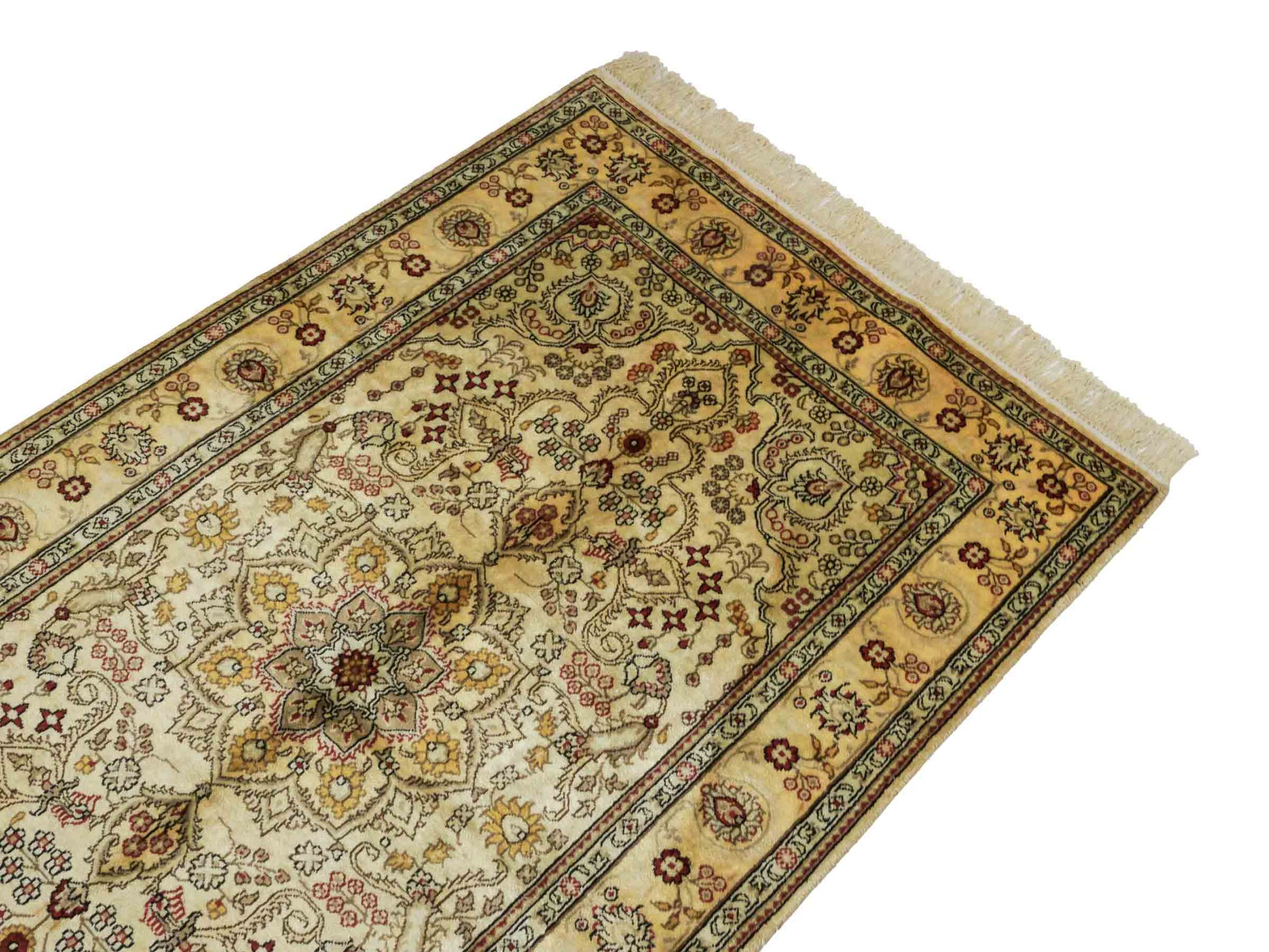 Handgeknüpfter Art Hereke Seidenteppich von Khademi aus Kunstseide, gold. Chinesischer Teppich, durchgemustert. Orientteppich, von Hand geknüpft in China. Größe: 153 cm x 91 cm. Teppichnummer: DB3-1033. Verkauf durch Jupiter Intl.