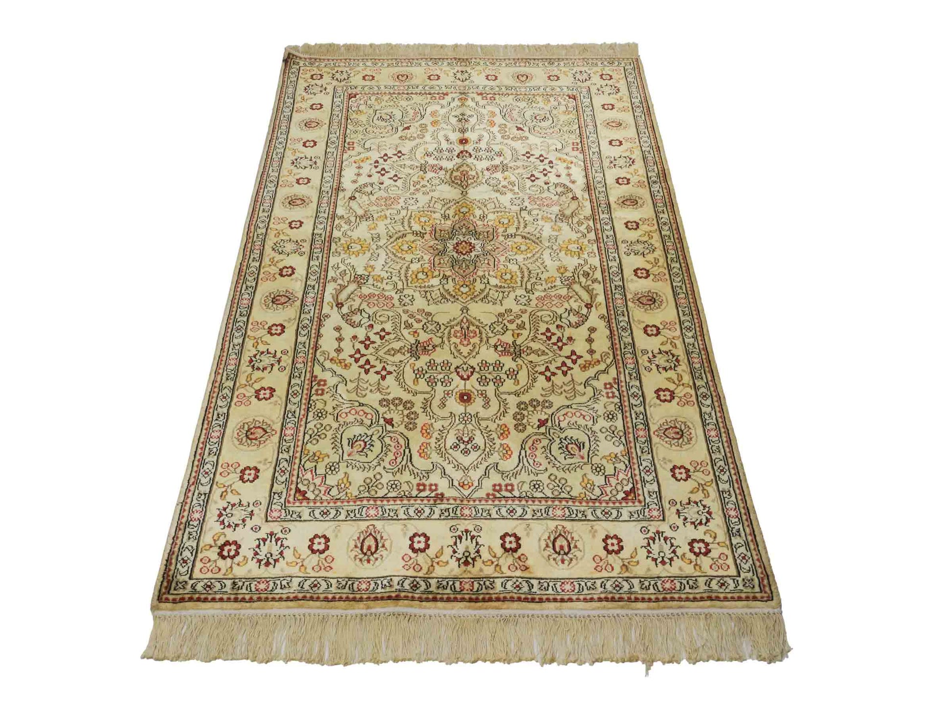 Handgeknüpfter Art Hereke Seidenteppich von Khademi aus Kunstseide, gold. Chinesischer Teppich, durchgemustert. Orientteppich, von Hand geknüpft in China. Größe: 153 cm x 91 cm. Teppichnummer: DB3-1033. Verkauf durch Jupiter Intl.